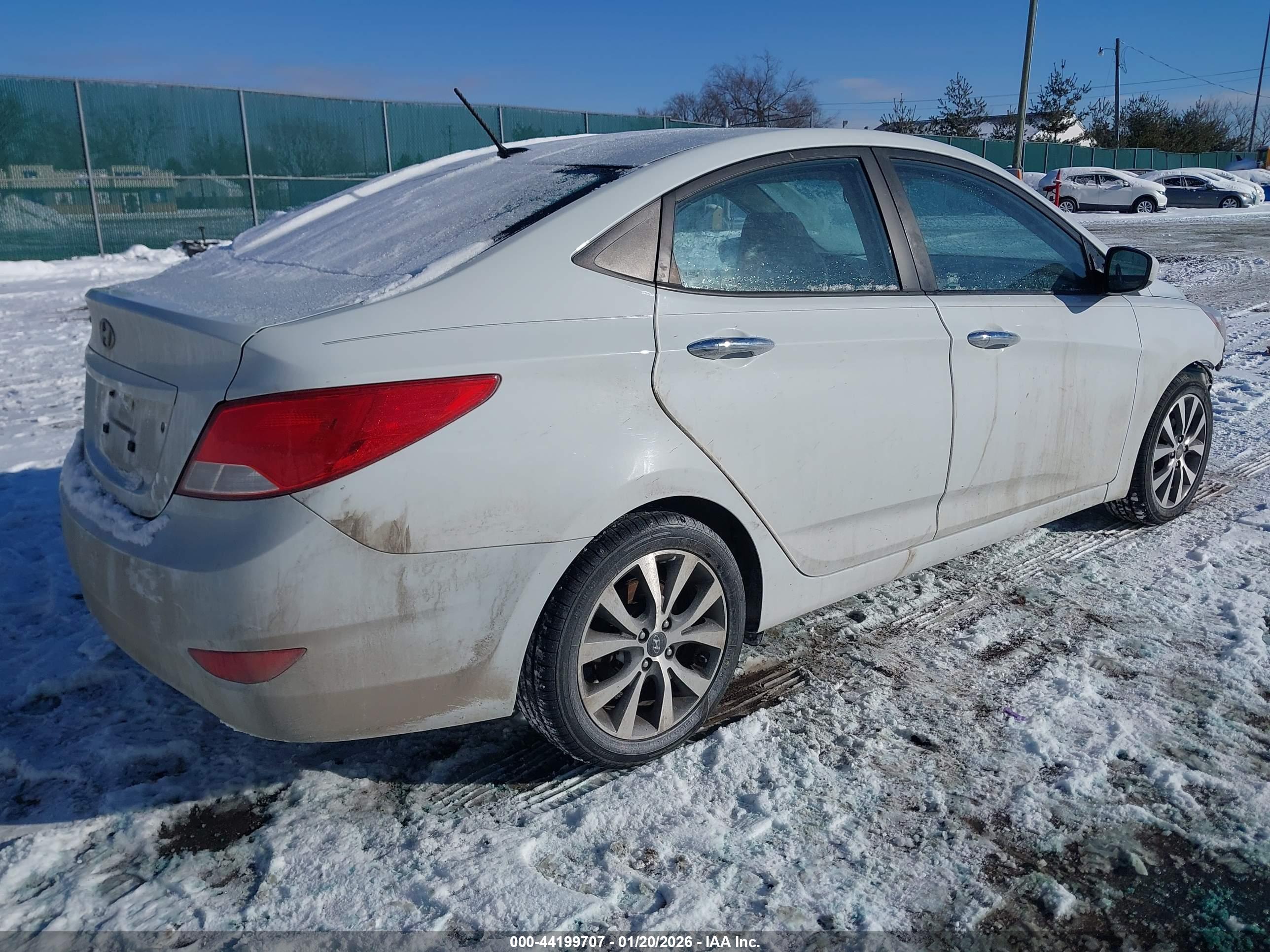 HYUNDAI ACCENT image 4