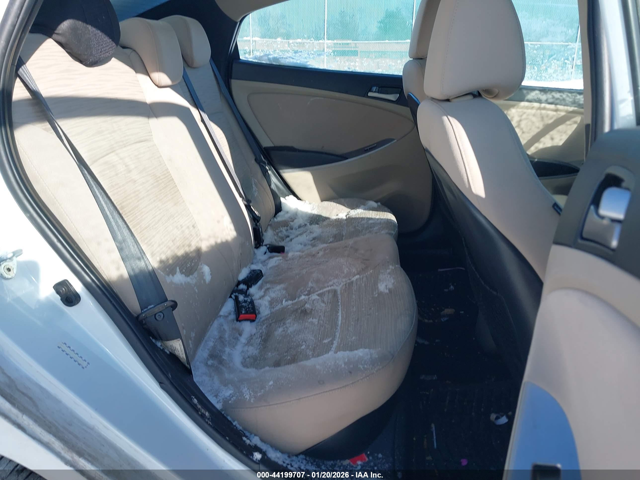 HYUNDAI ACCENT image 8