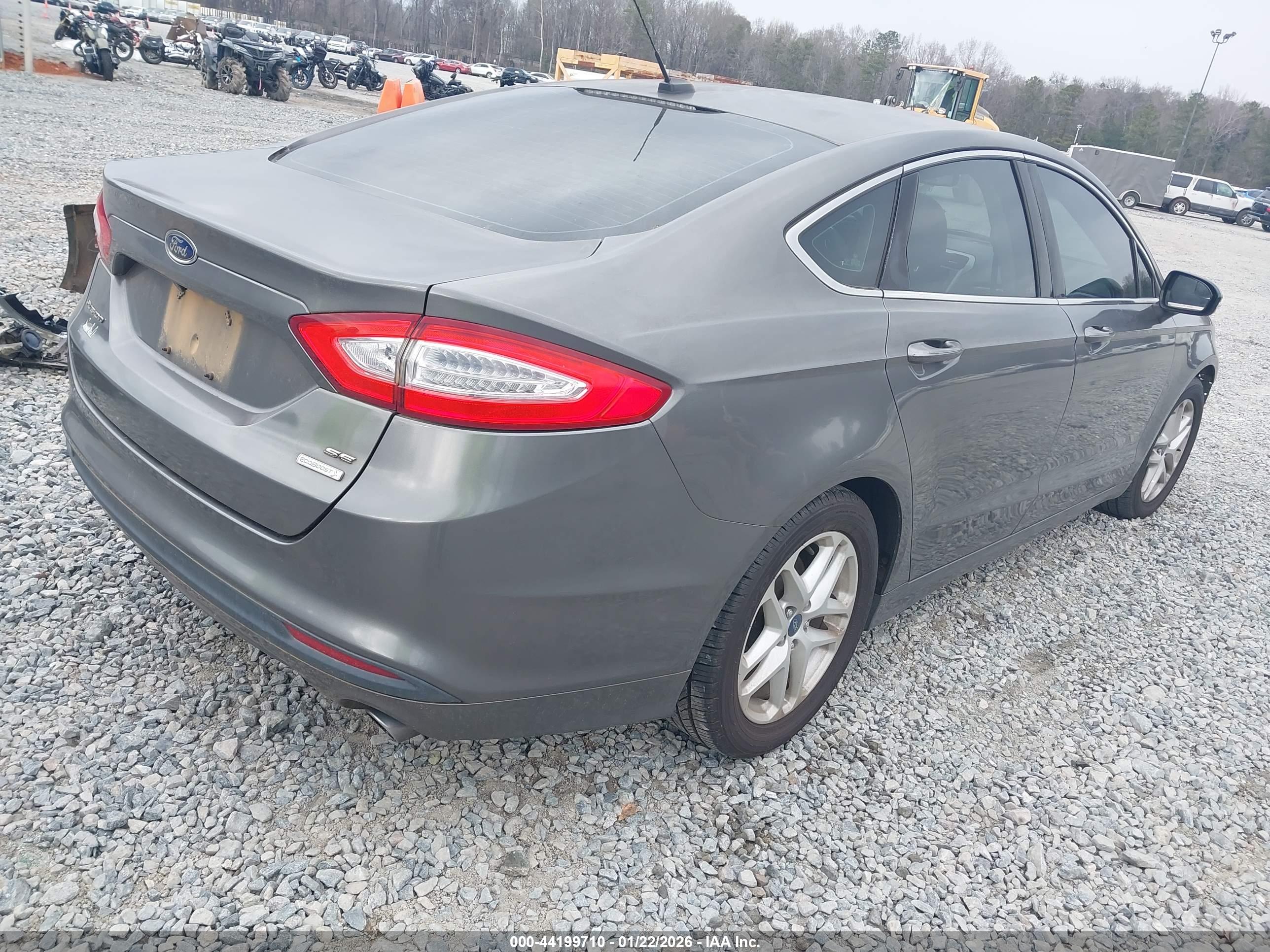 FORD FUSION image 4