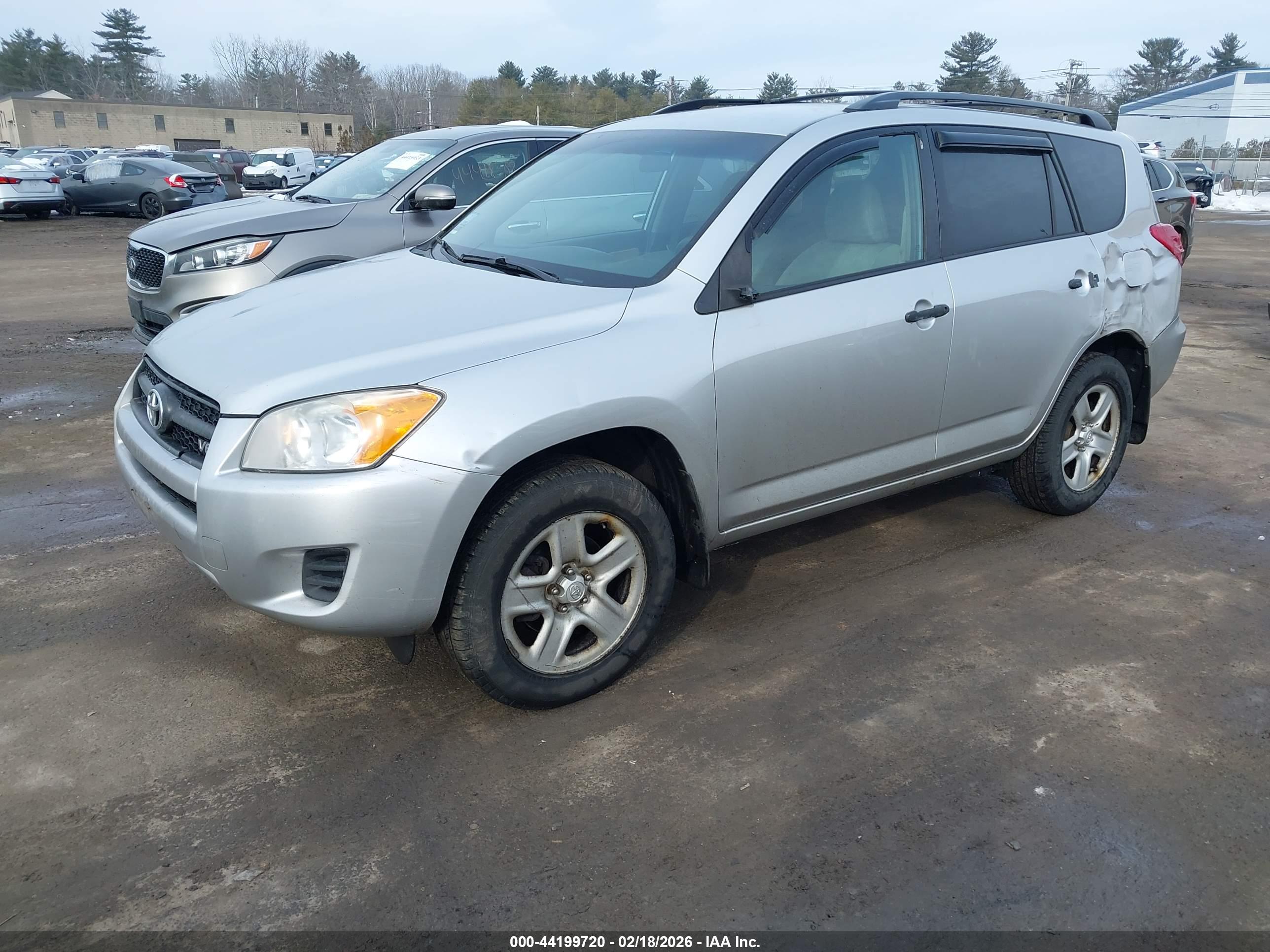 TOYOTA RAV4 image 2