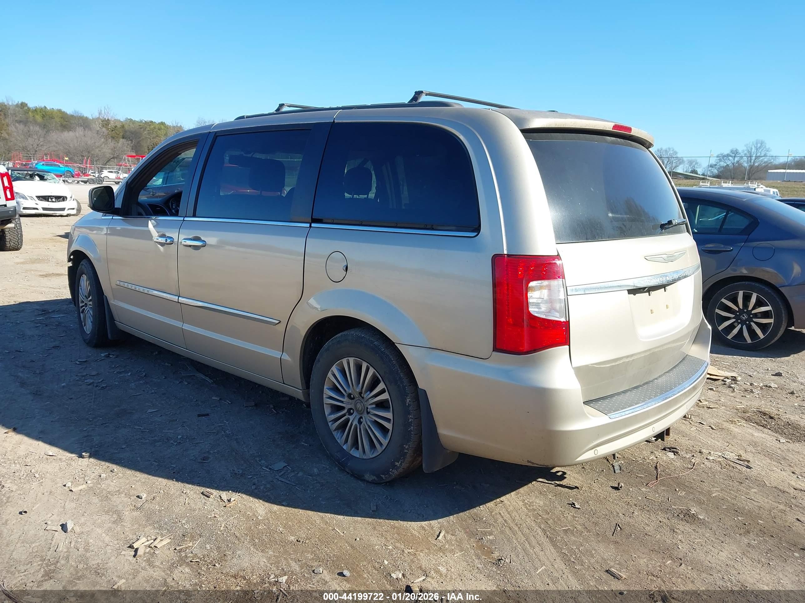 CHRYSLER TOWN image 3