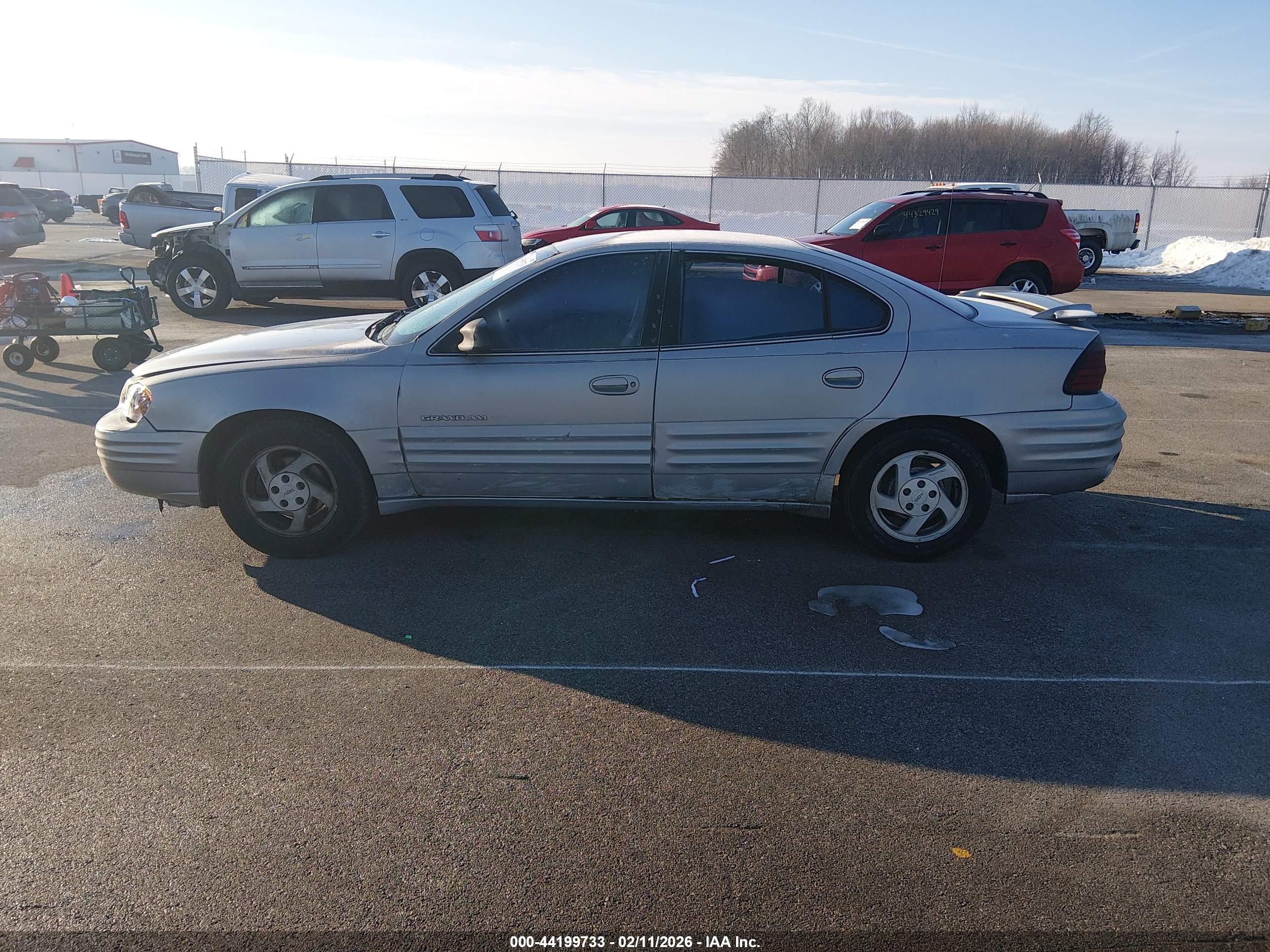 PONTIAC GRAND image 2