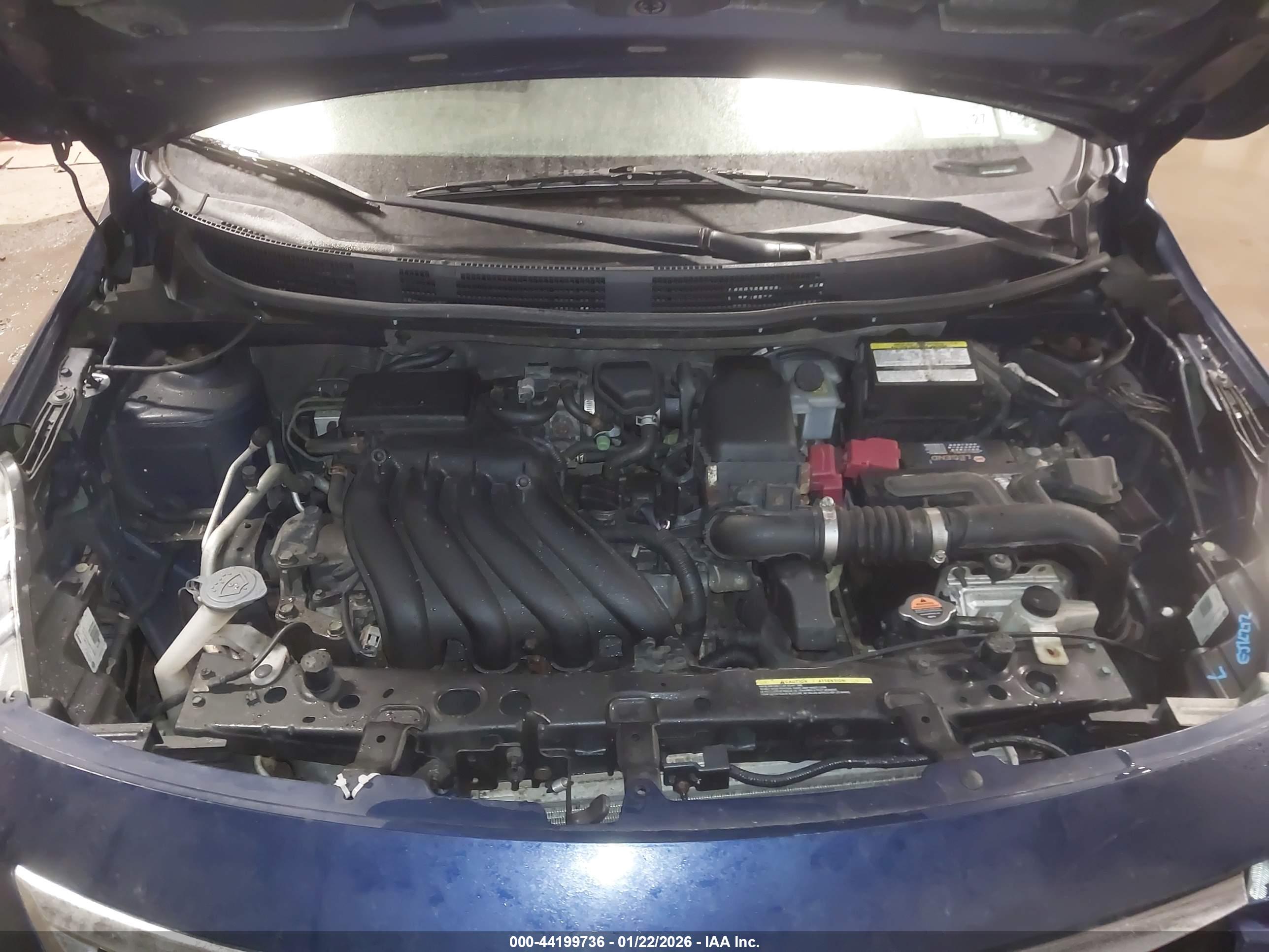 NISSAN VERSA image 10