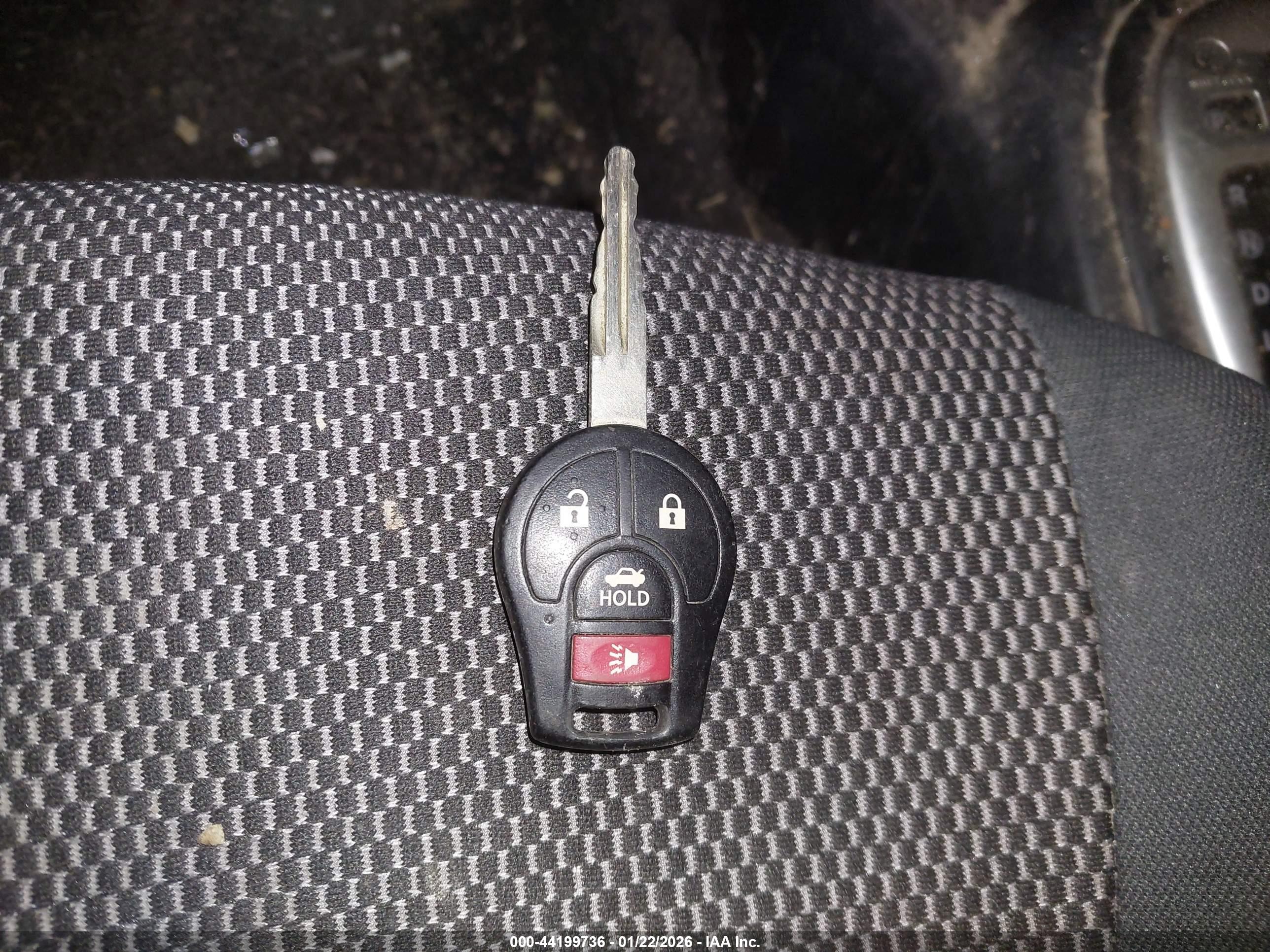 NISSAN VERSA image 11