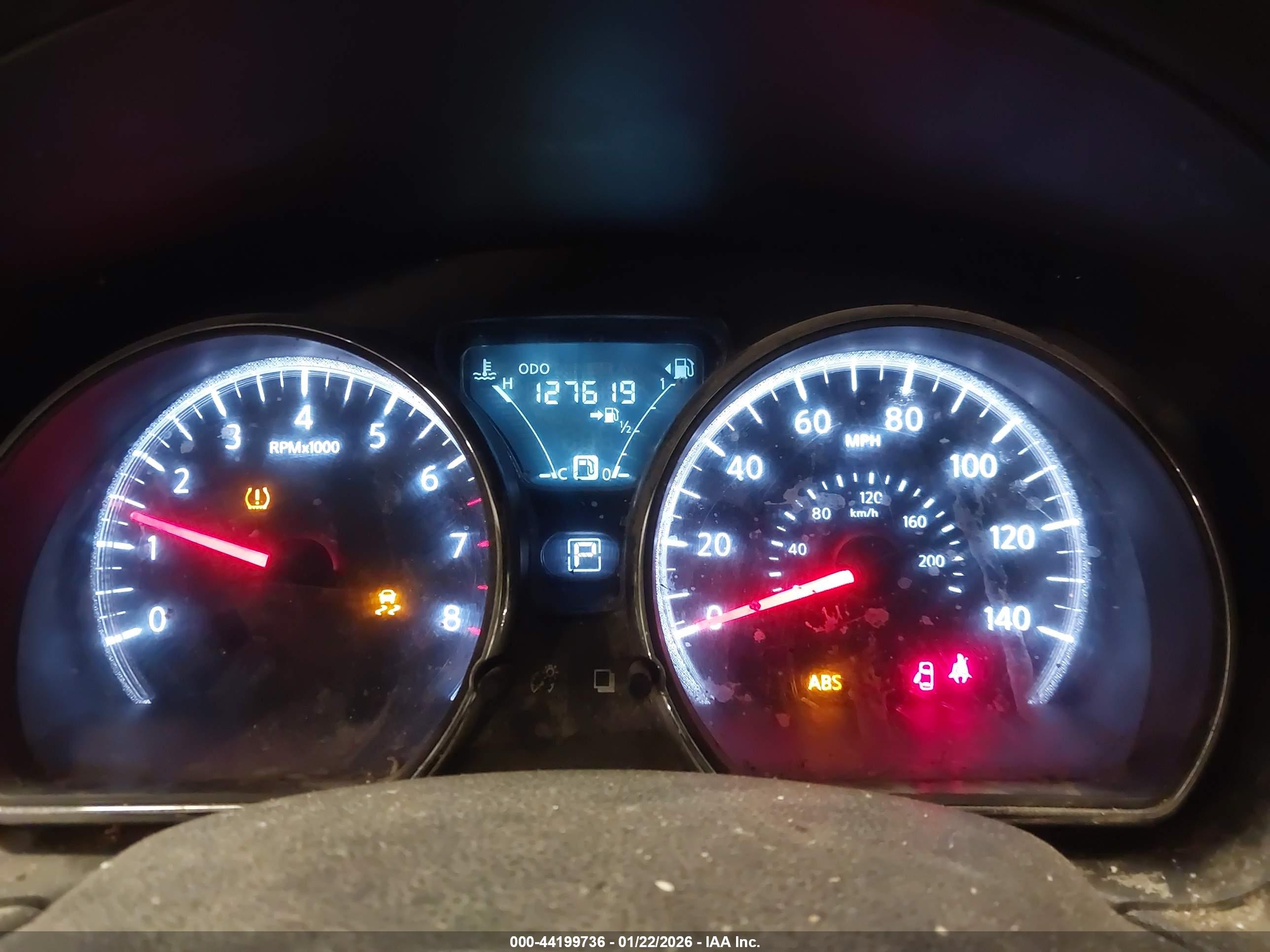 NISSAN VERSA image 7