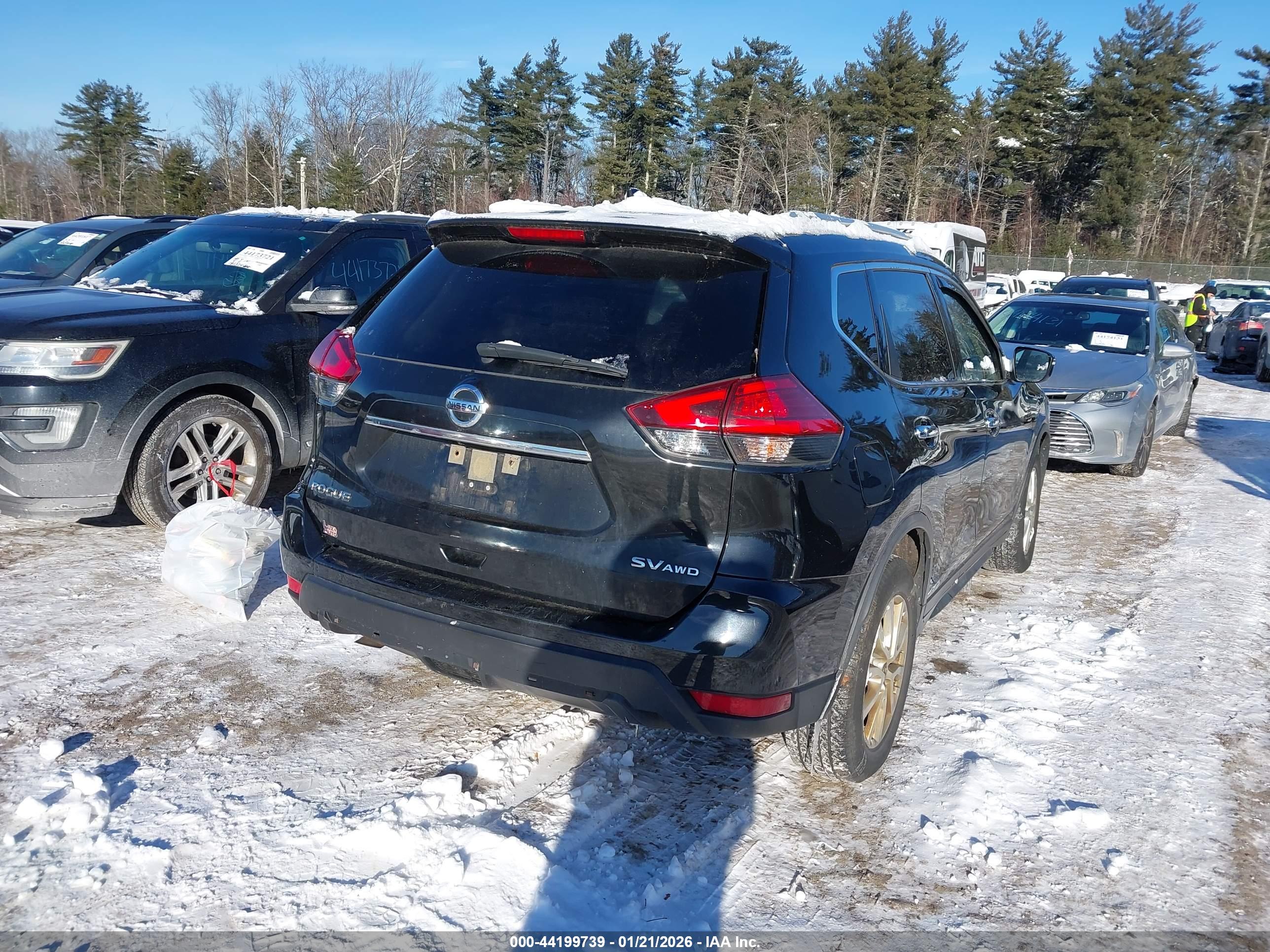 NISSAN ROGUE image 4