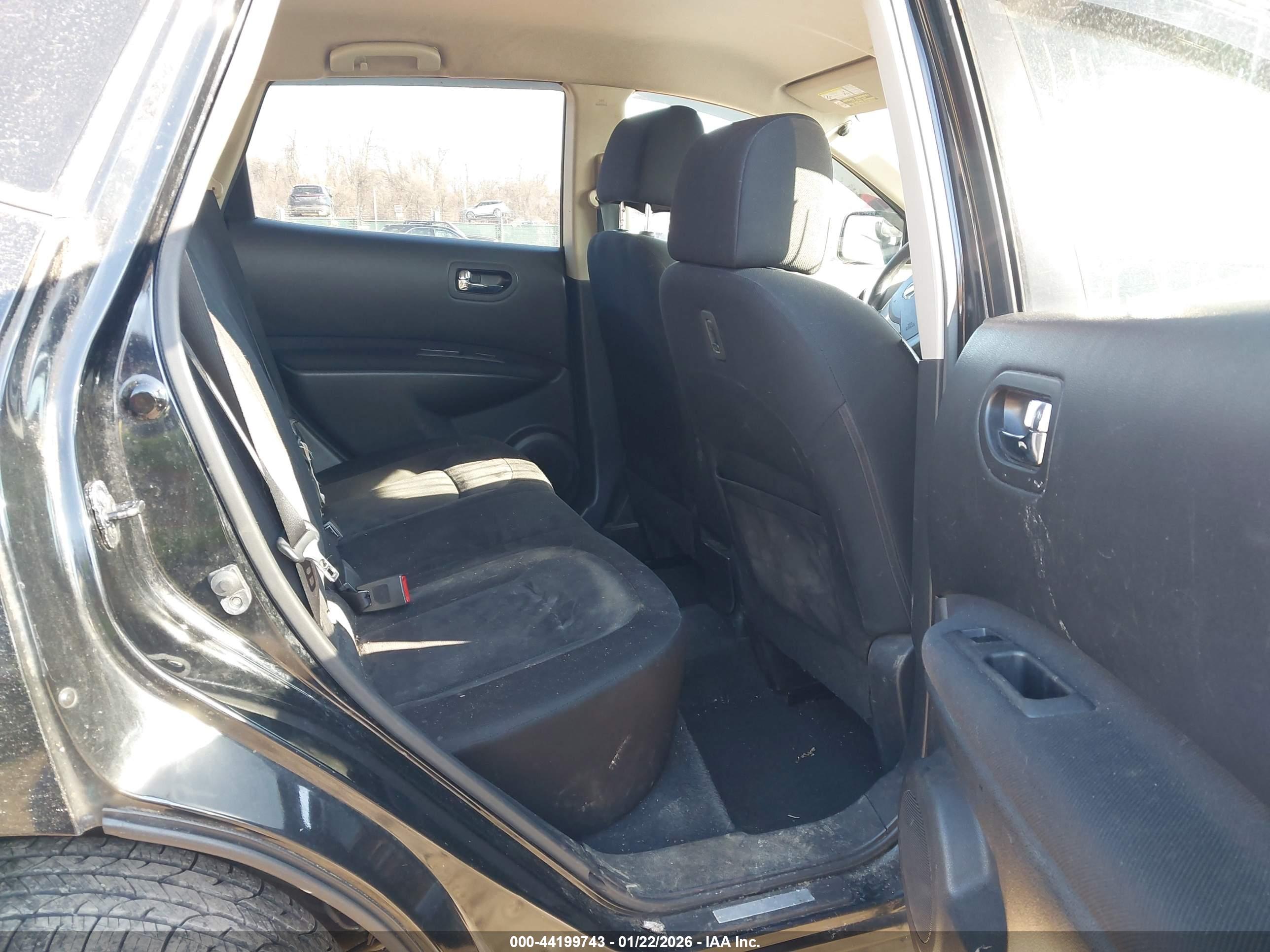 NISSAN ROGUE image 8