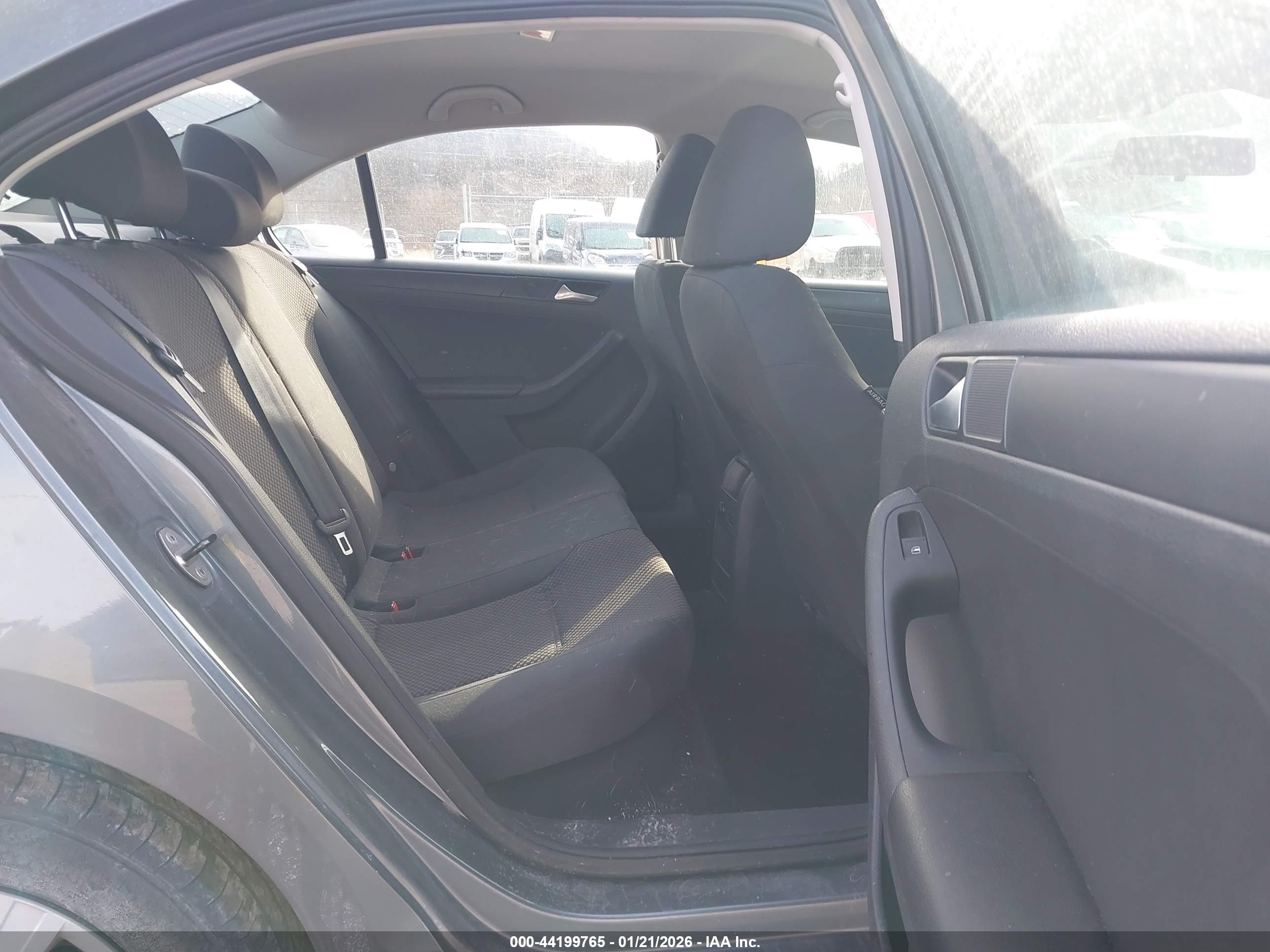 VOLKSWAGEN JETTA image 8