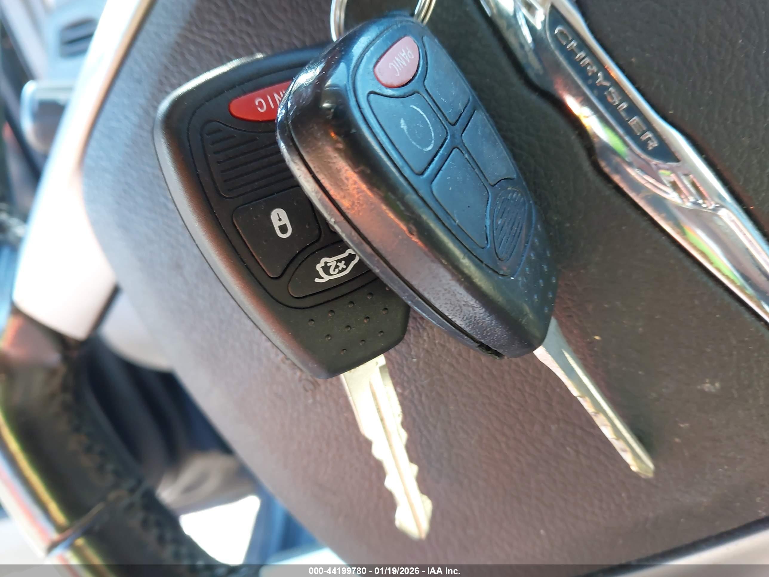 CHRYSLER 200 image 11