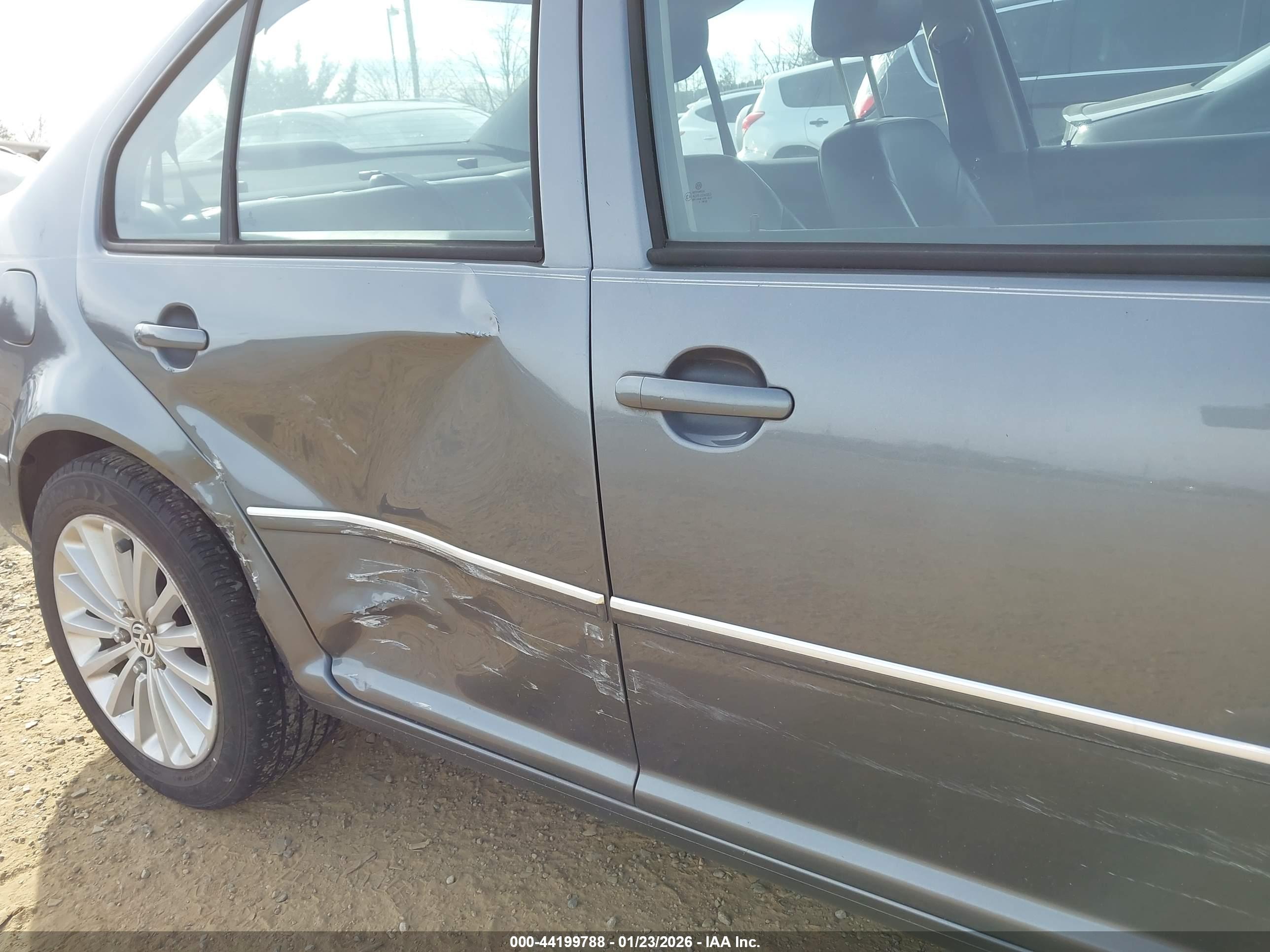 VOLKSWAGEN JETTA image 6