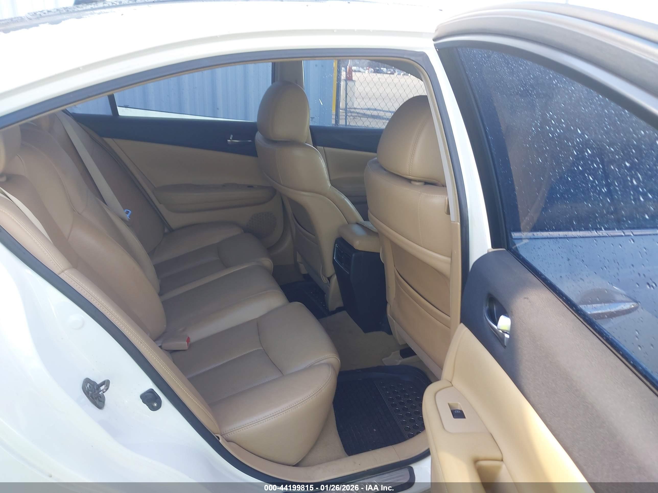 NISSAN MAXIMA image 8