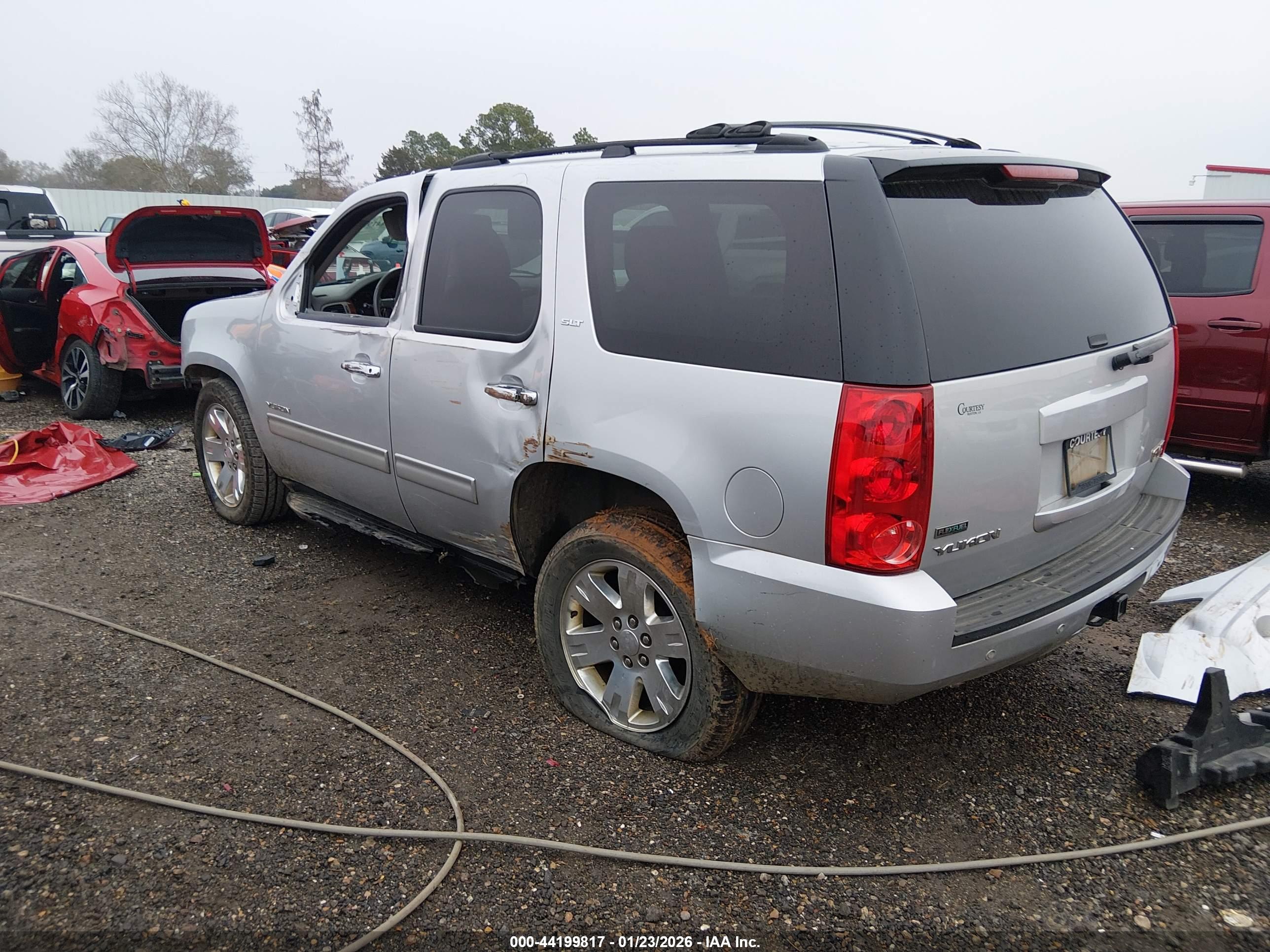 GMC YUKON image 3