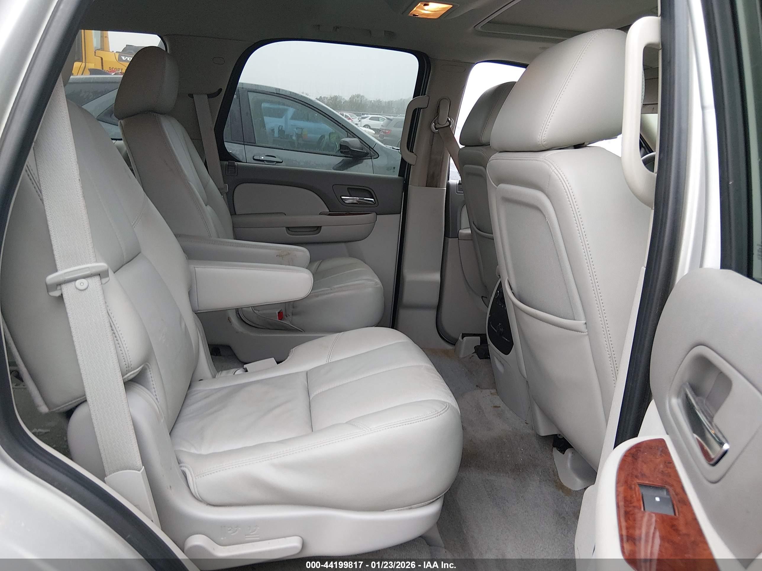 GMC YUKON image 8