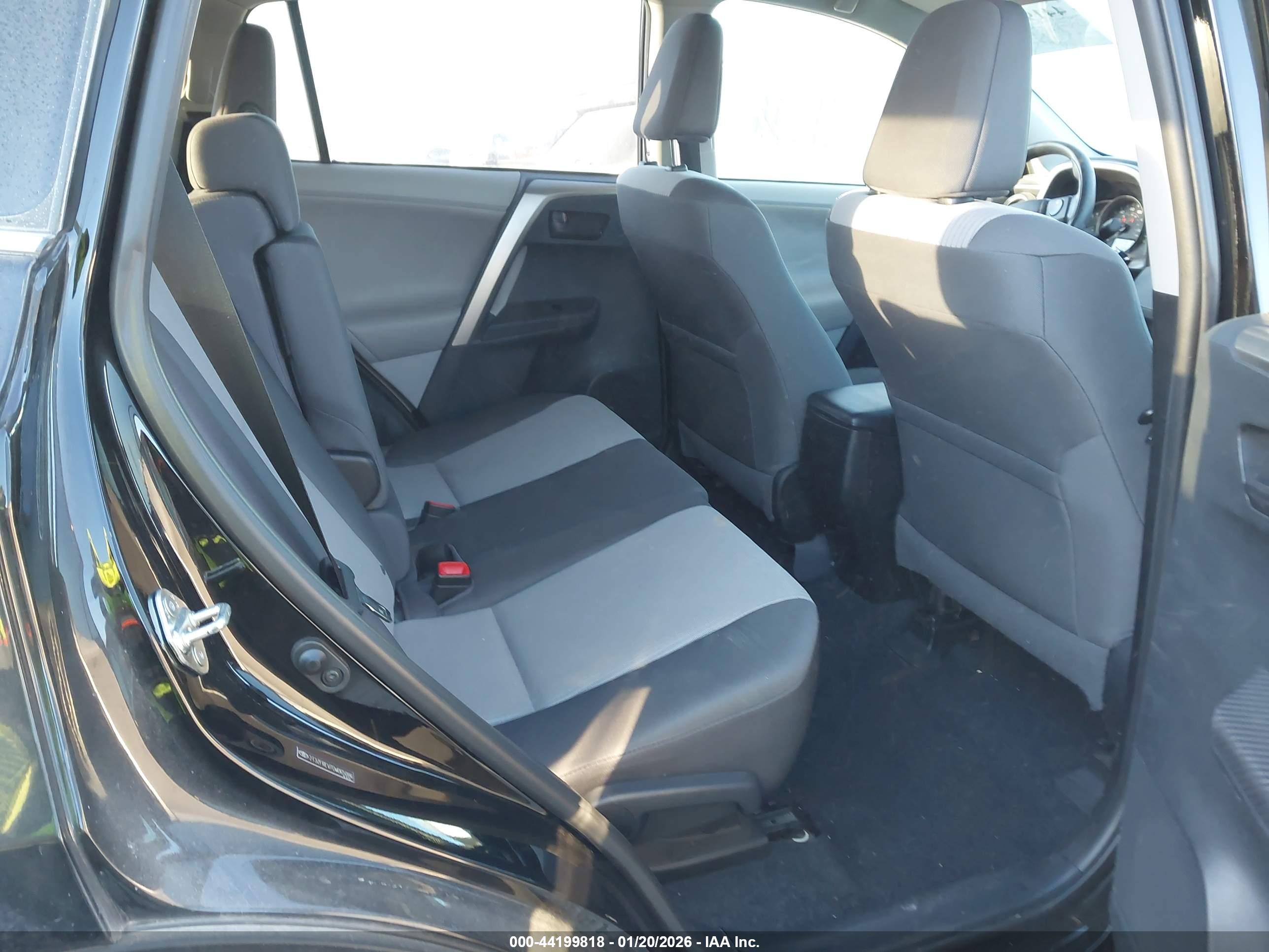 TOYOTA RAV4 image 8