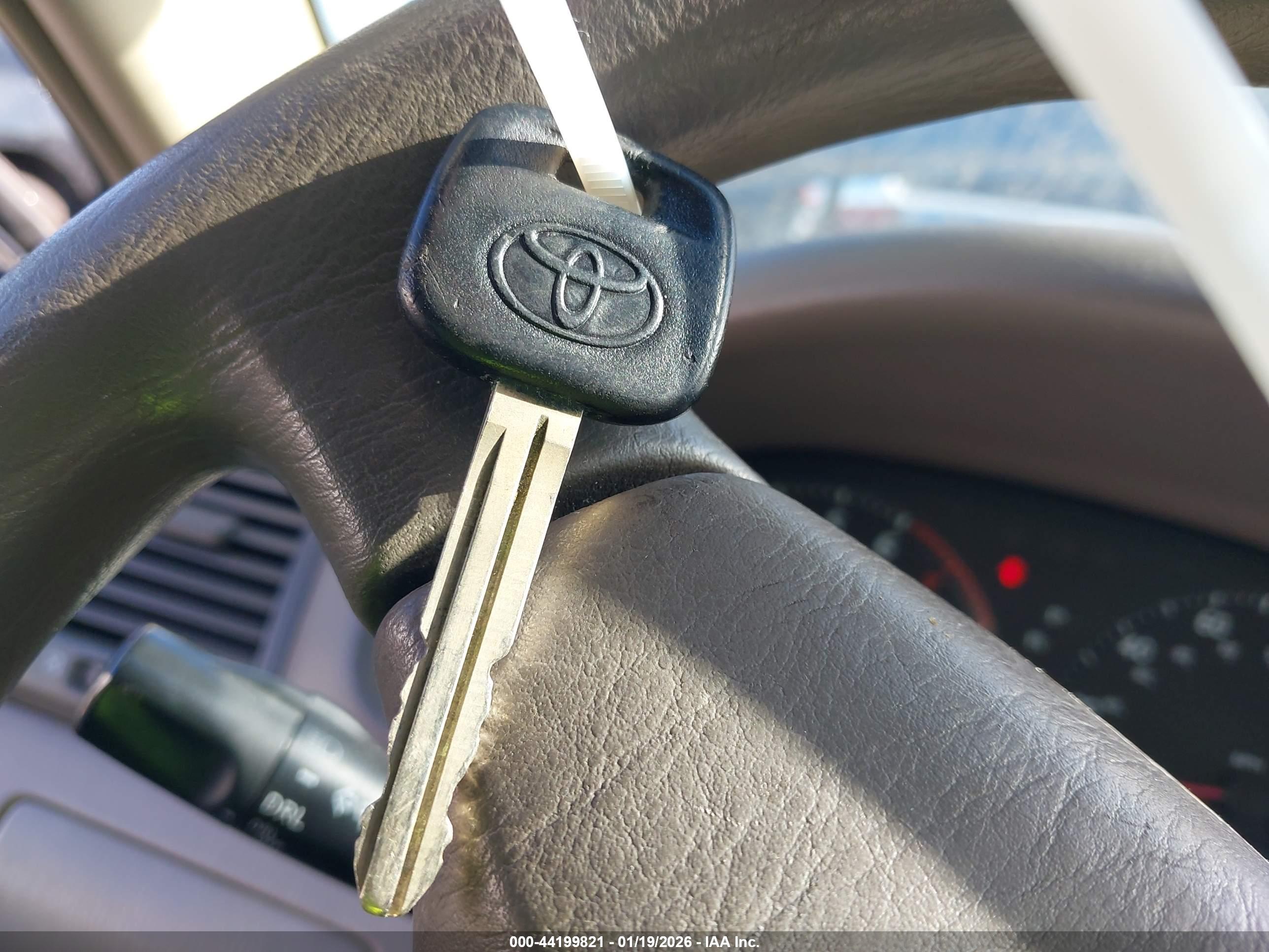 TOYOTA CAMRY image 11