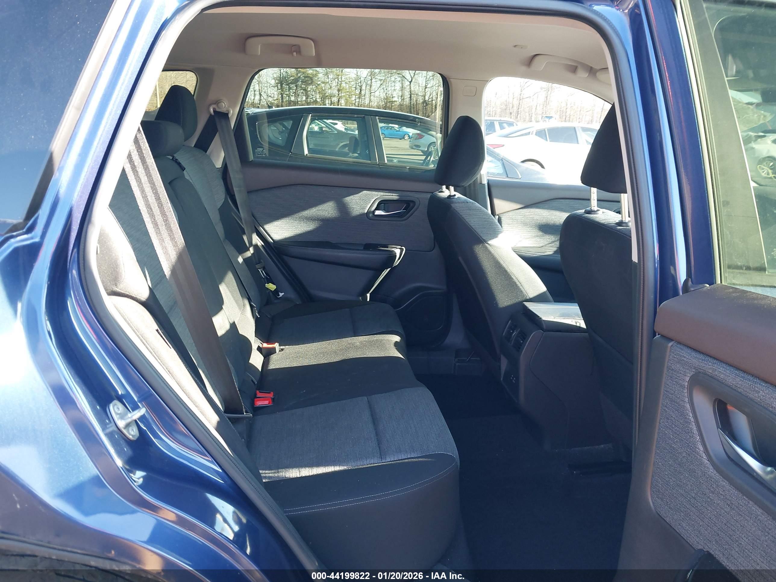NISSAN ROGUE image 8