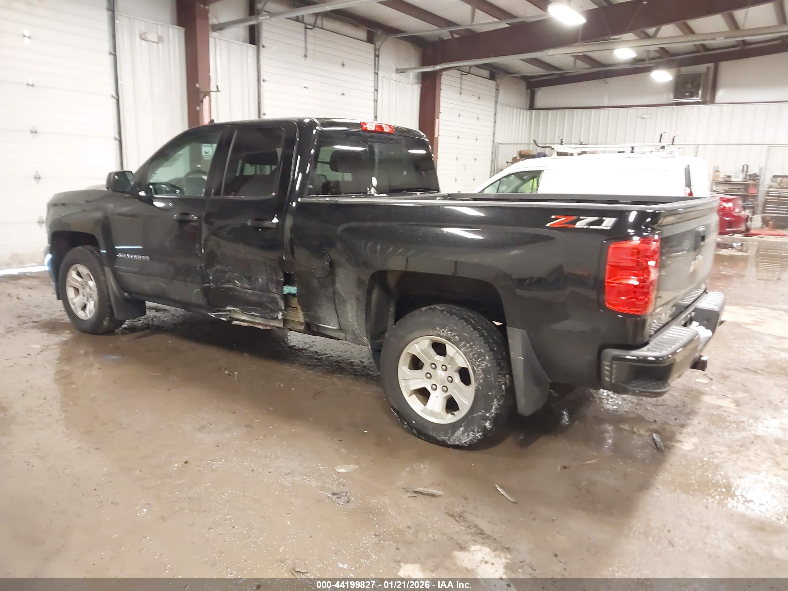 CHEVROLET SILVERADO image 3