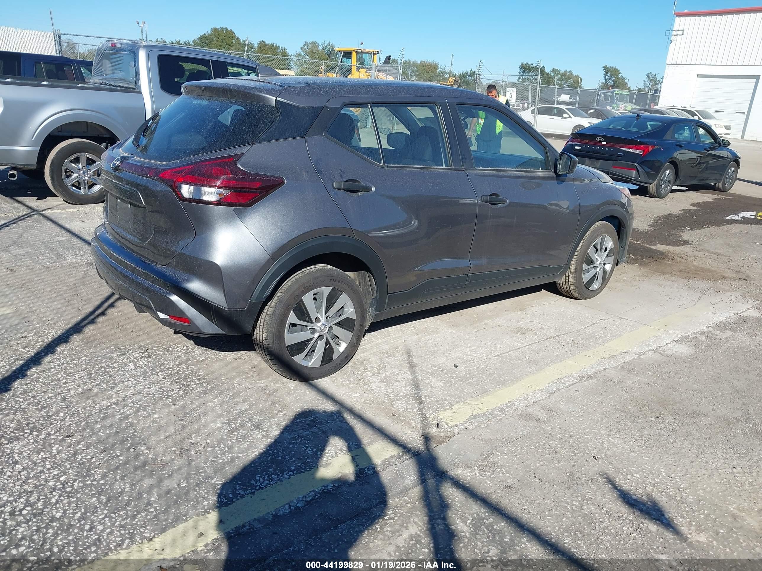 NISSAN KICKS image 4