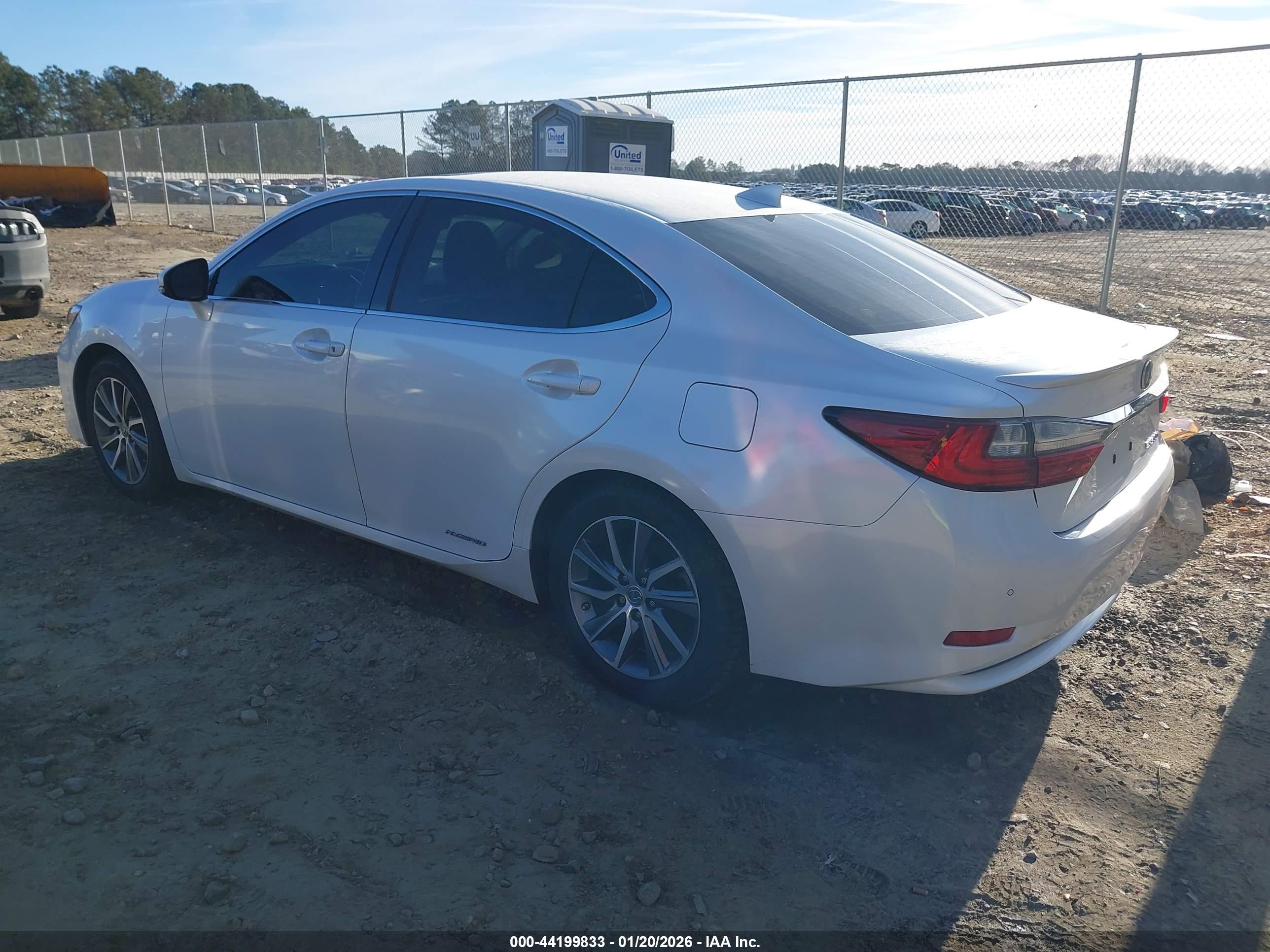 LEXUS ES image 3