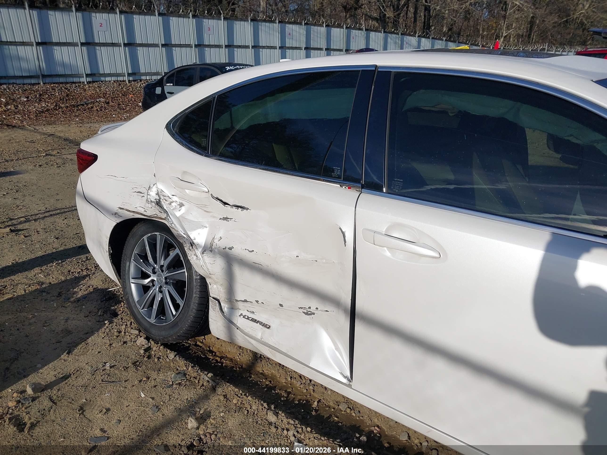 LEXUS ES image 6