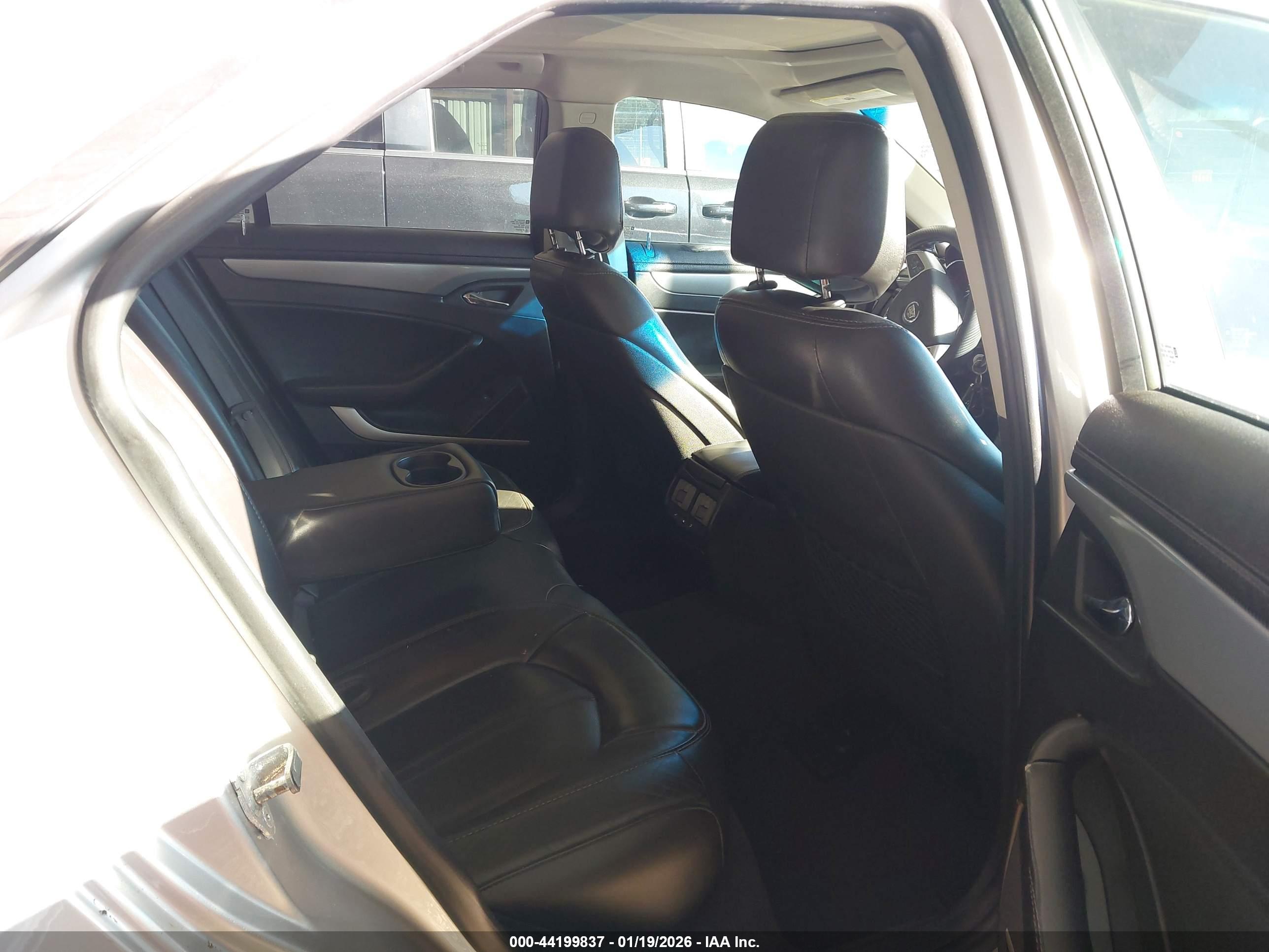 CADILLAC CTS image 8