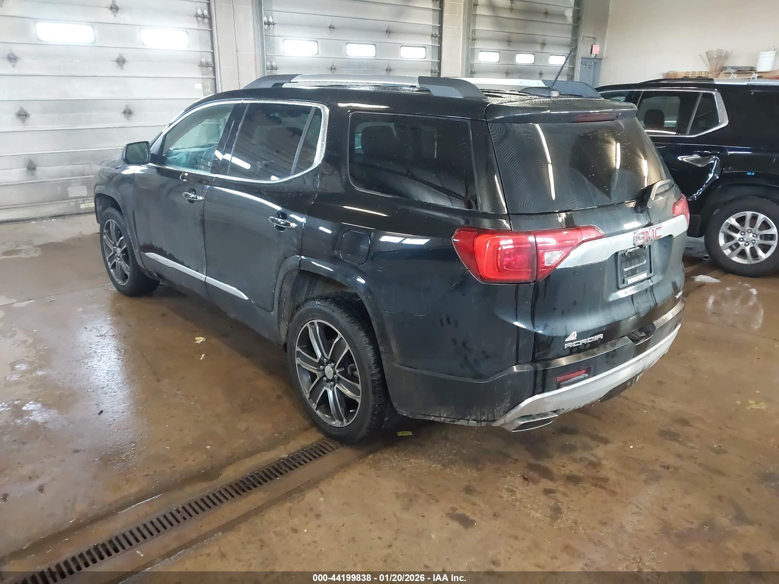 GMC ACADIA image 3