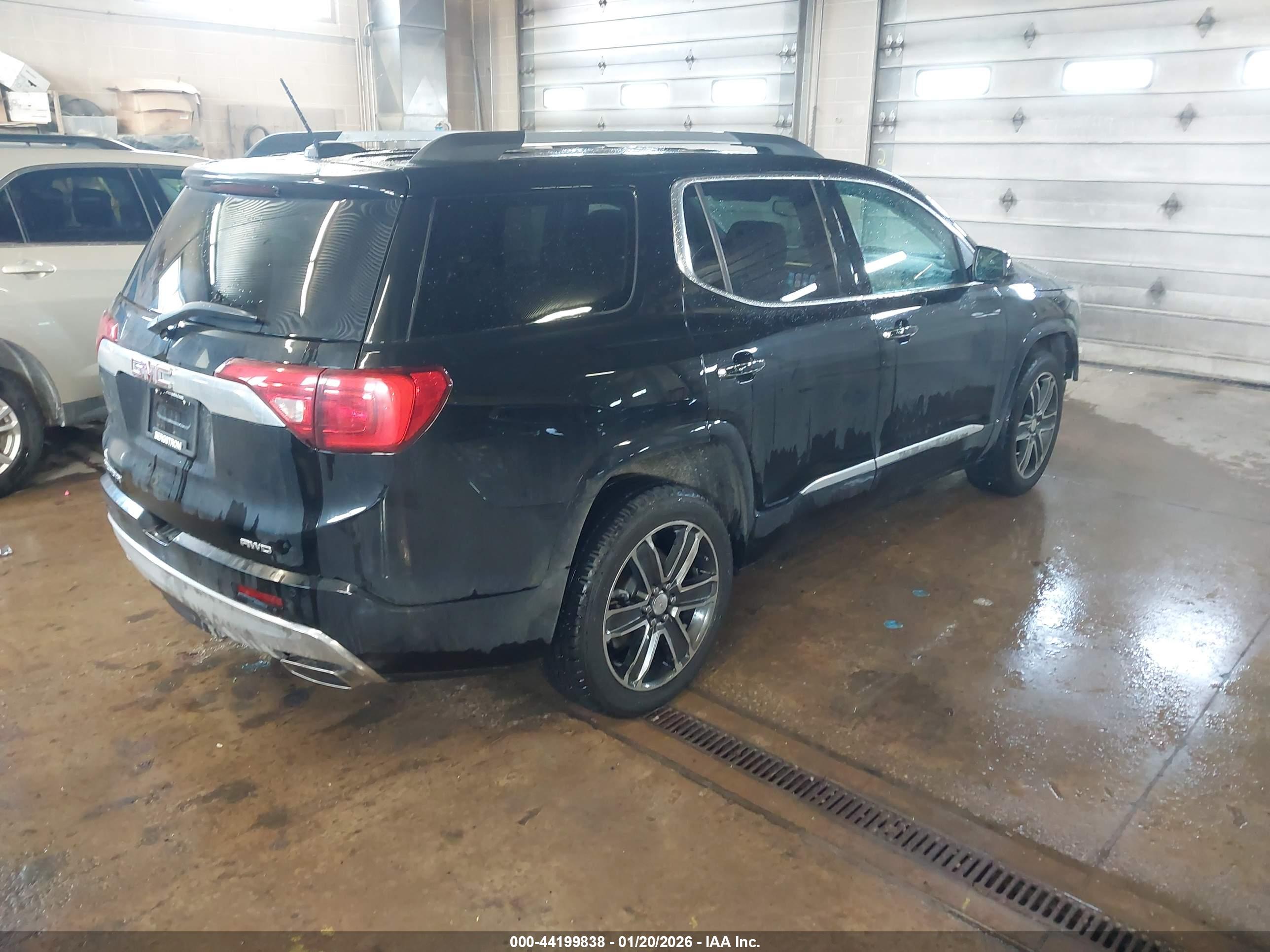 GMC ACADIA image 4
