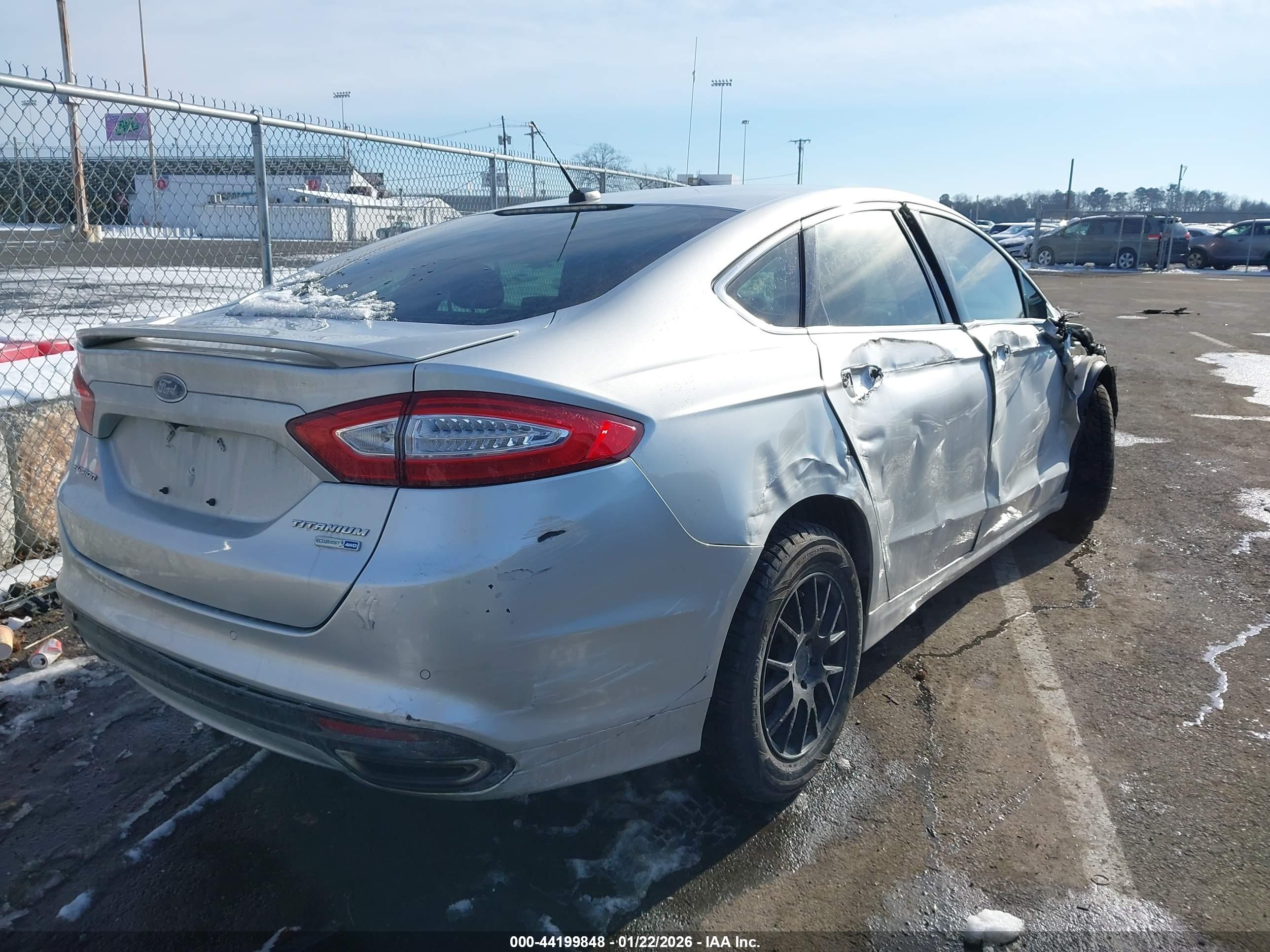 FORD FUSION image 4