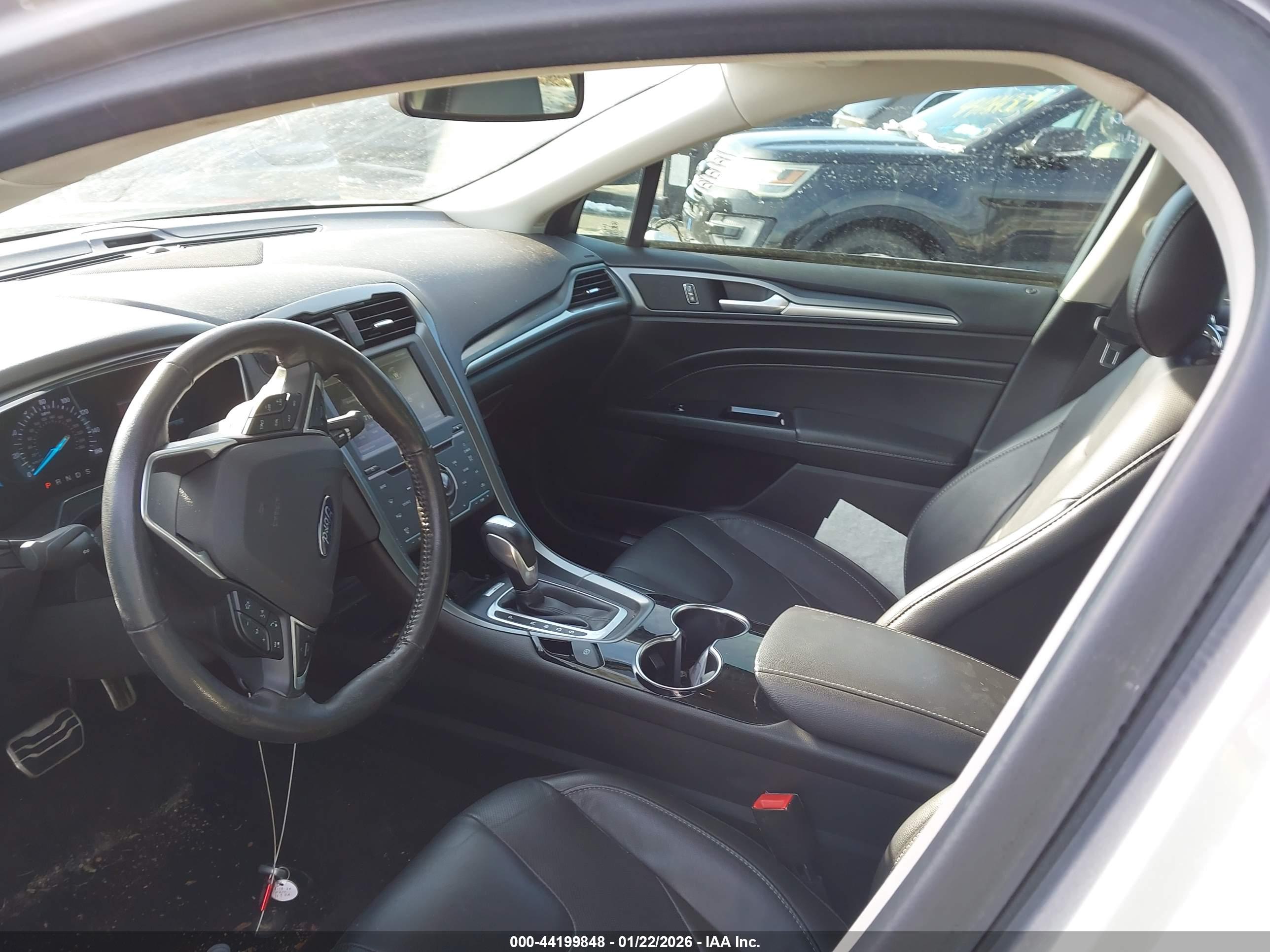 FORD FUSION image 5