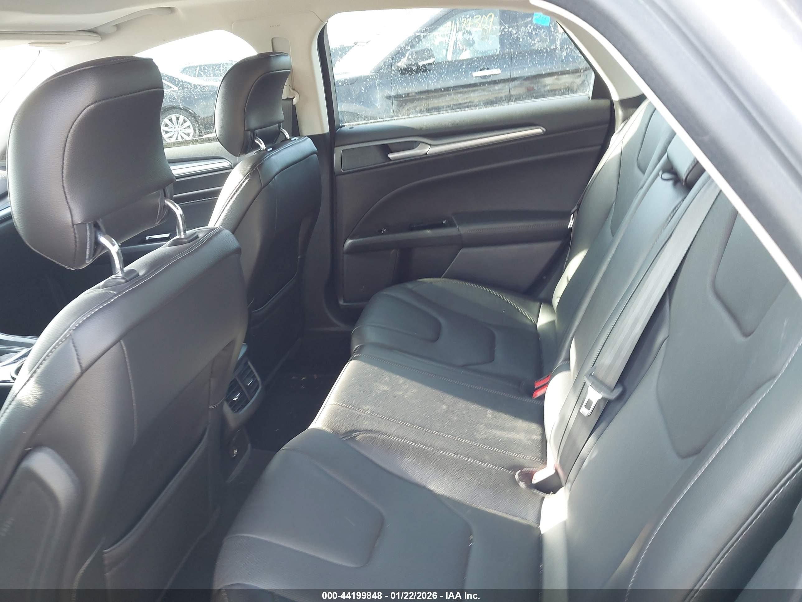 FORD FUSION image 8