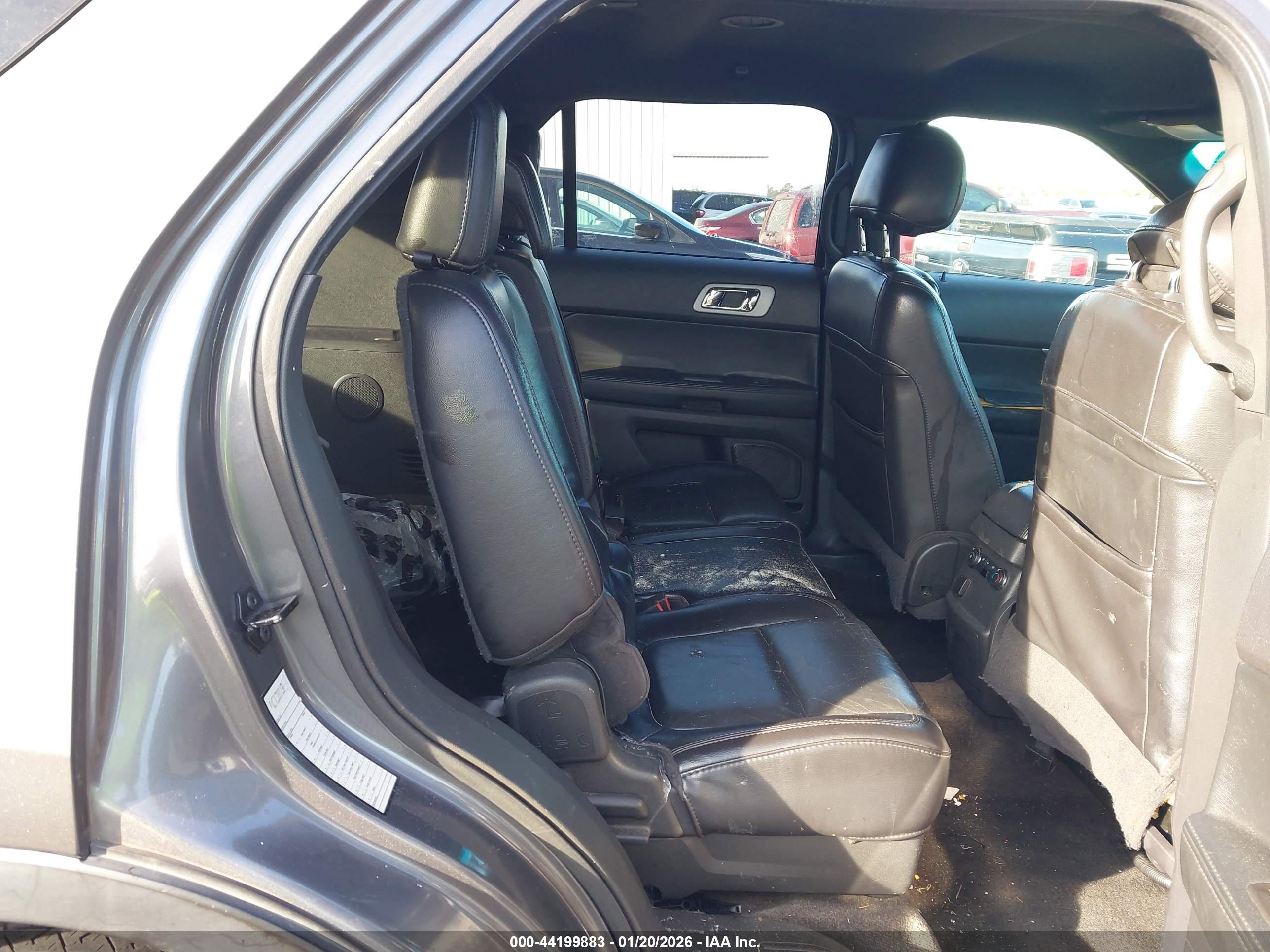 FORD EXPLORER image 8