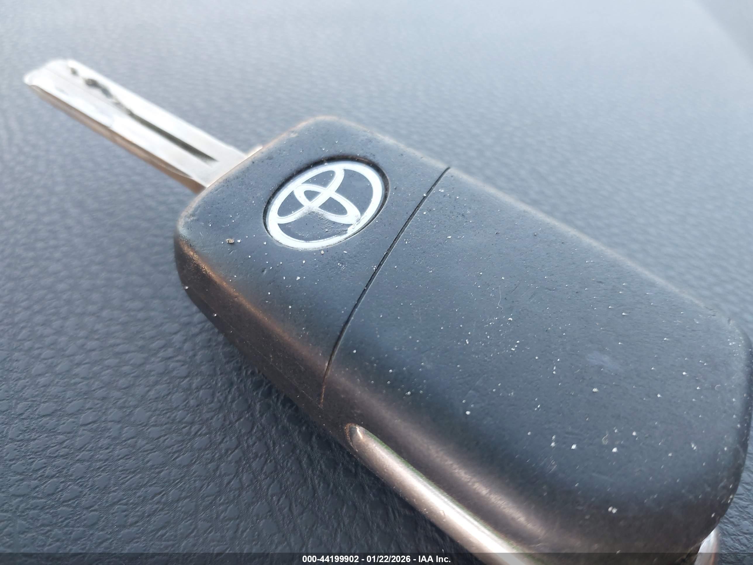 TOYOTA CAMRY image 11
