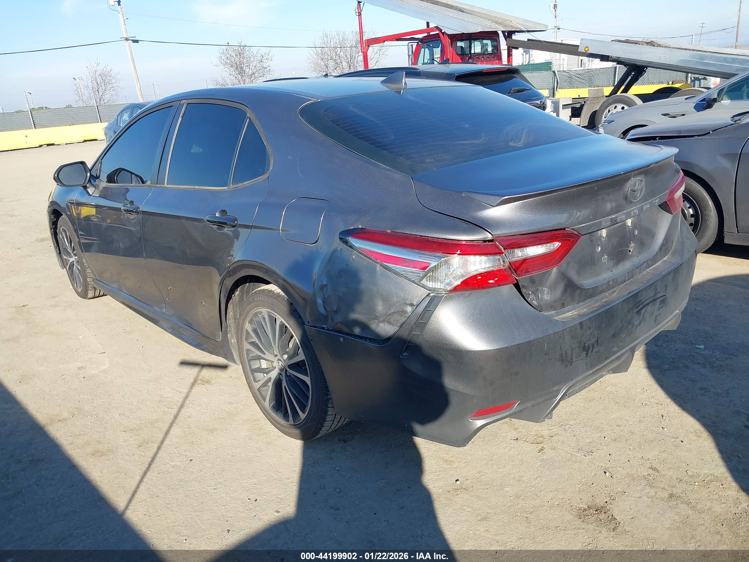 TOYOTA CAMRY image 3