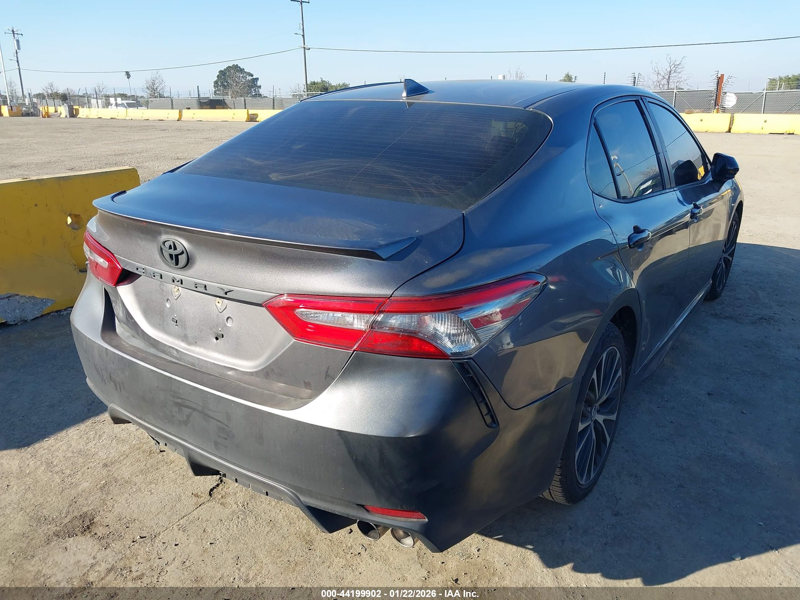 TOYOTA CAMRY image 4