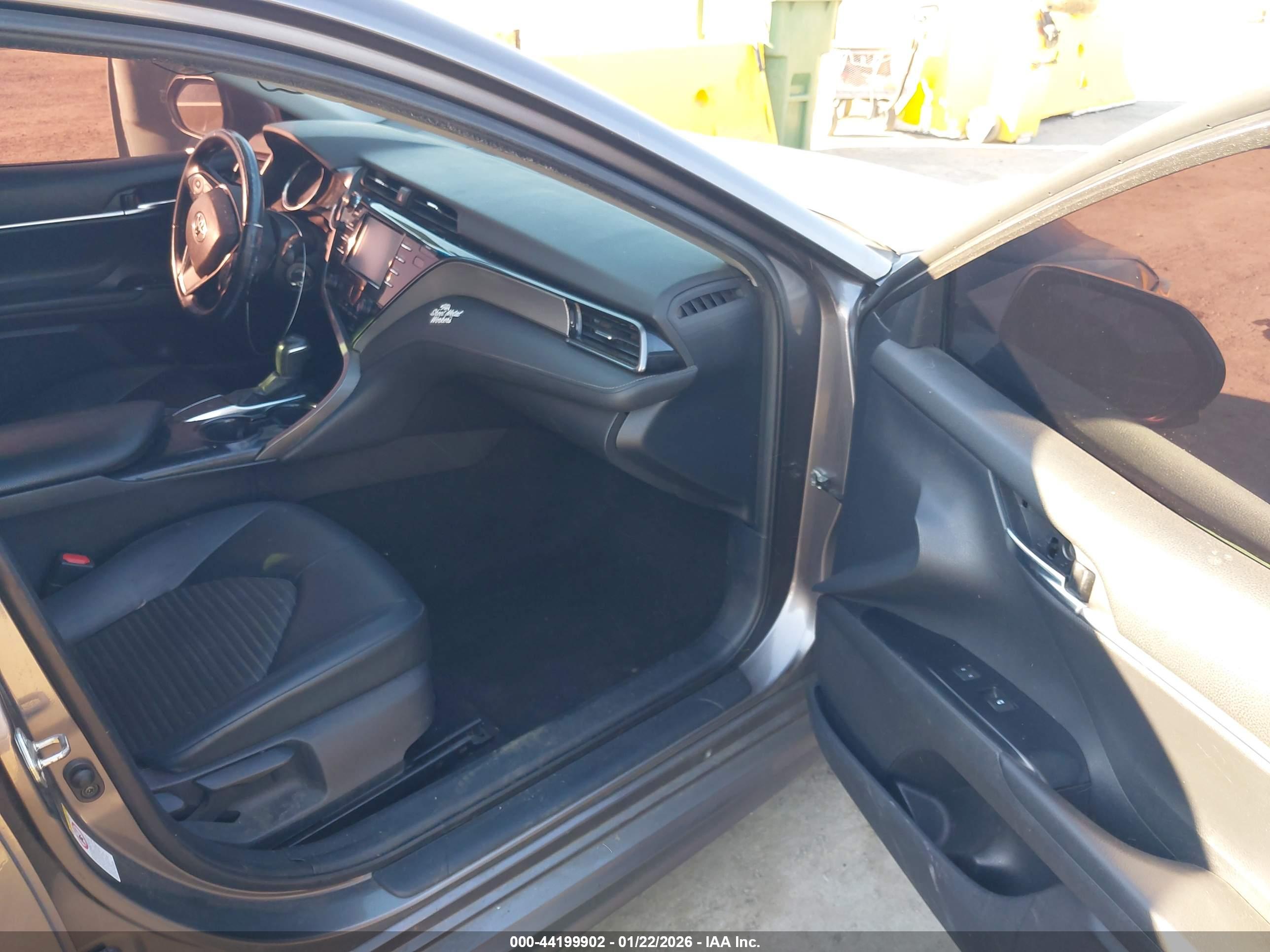 TOYOTA CAMRY image 5