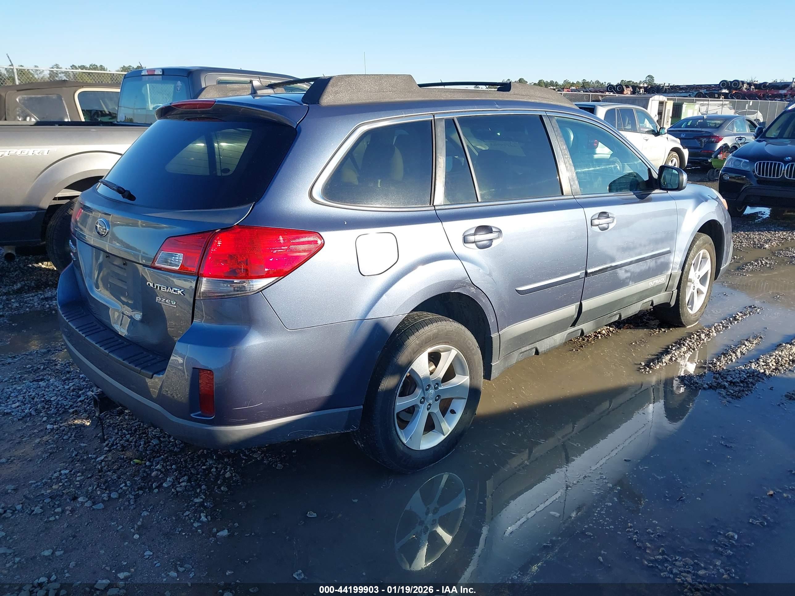 SUBARU OUTBACK image 4