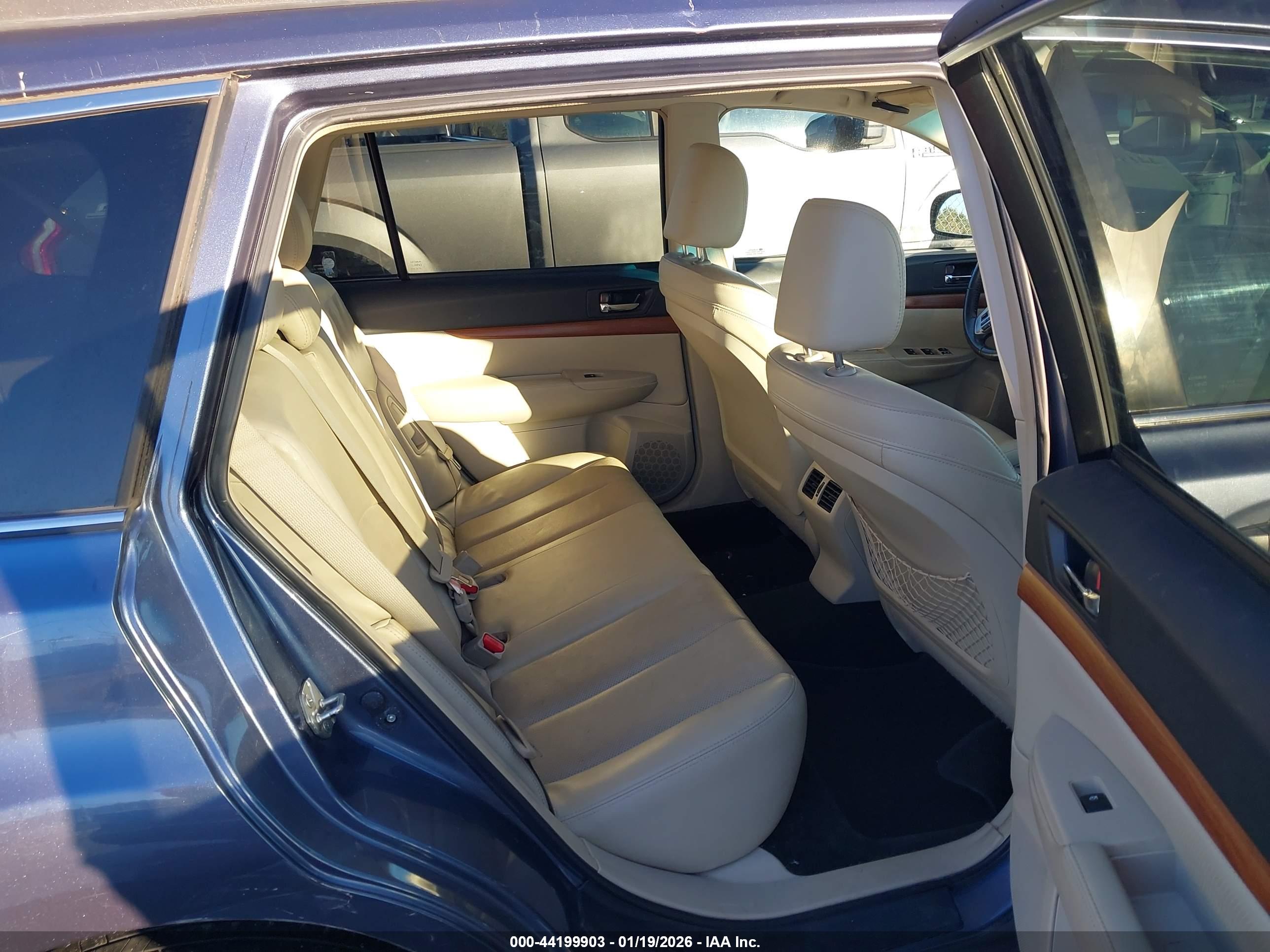 SUBARU OUTBACK image 8