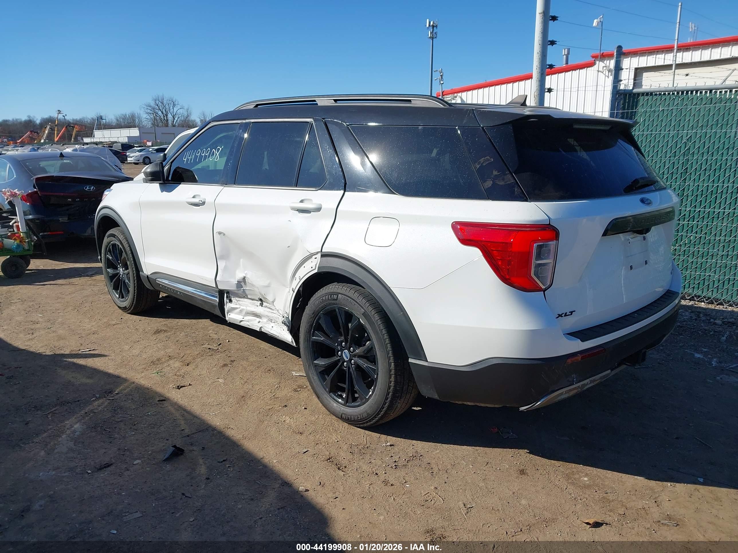 FORD EXPLORER image 3