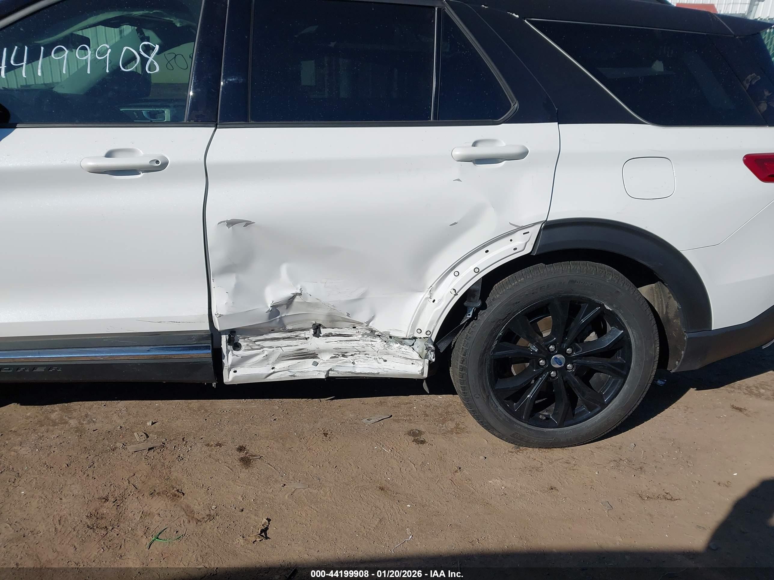 FORD EXPLORER image 6