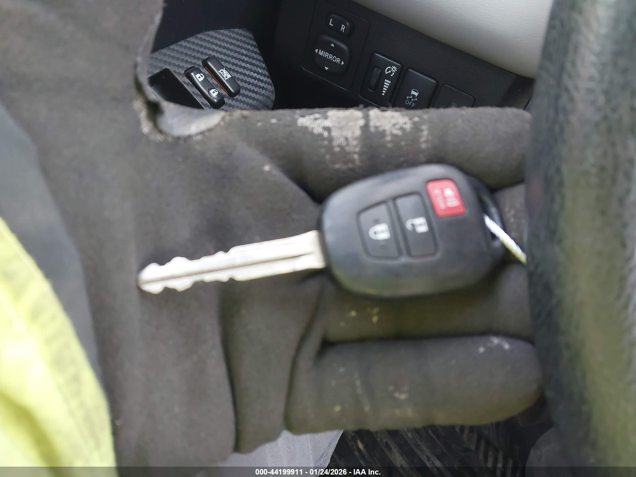 TOYOTA RAV4 image 11