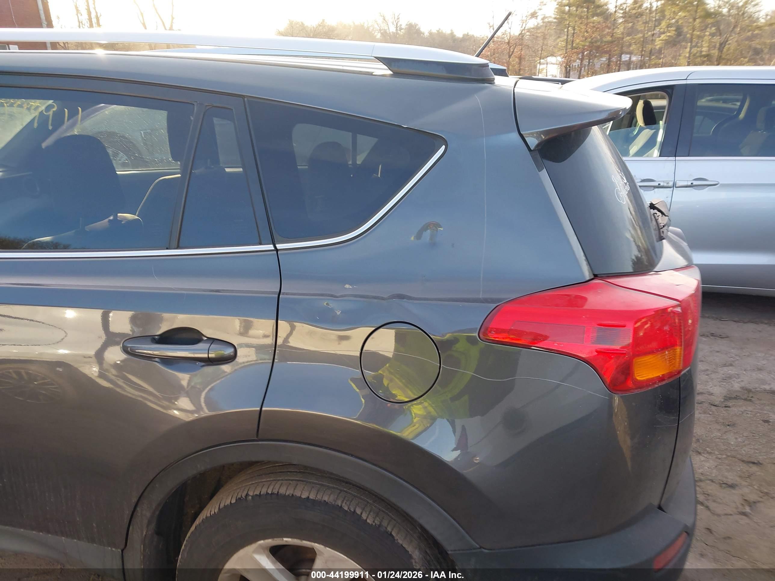 TOYOTA RAV4 image 6