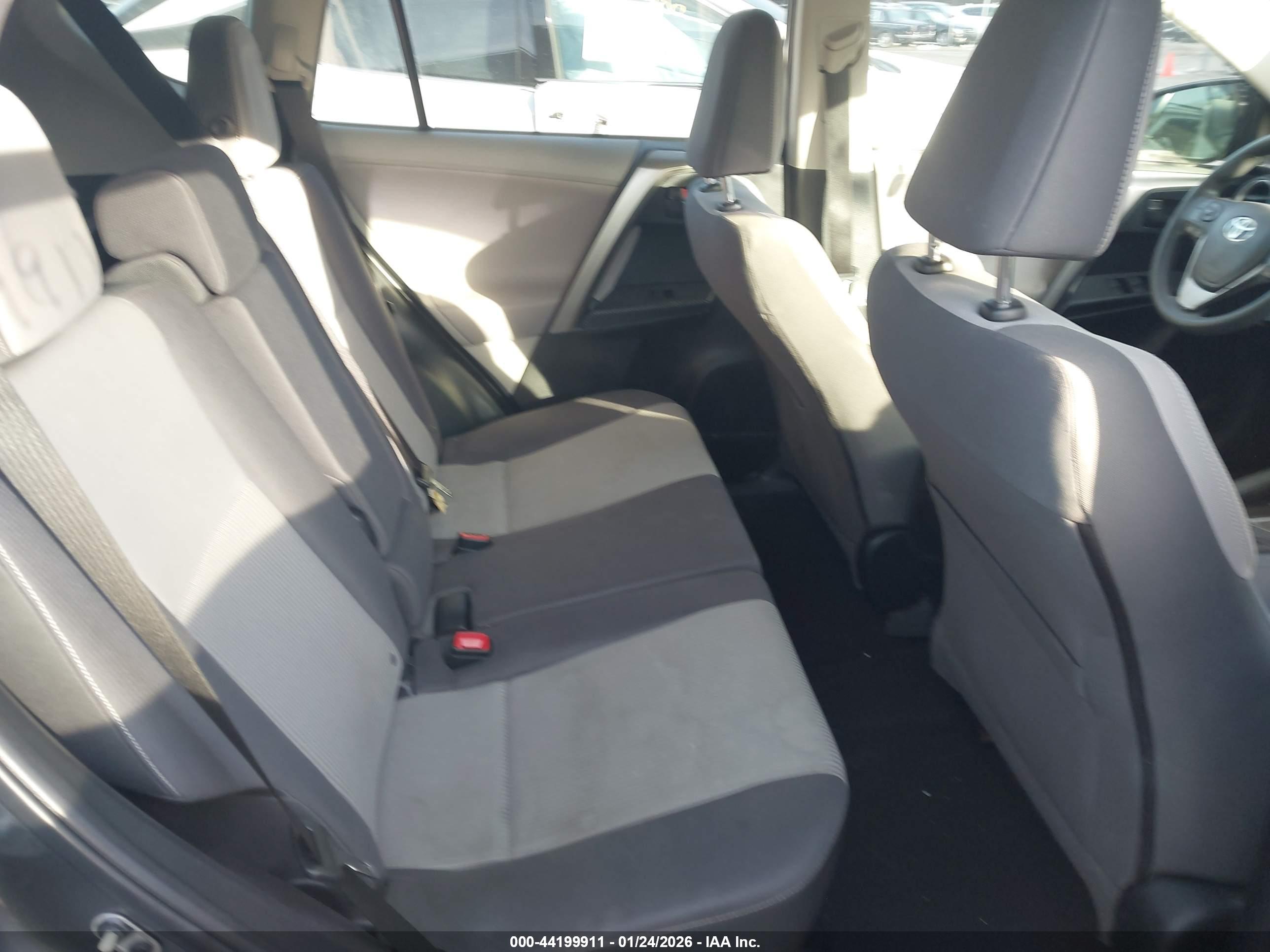 TOYOTA RAV4 image 8