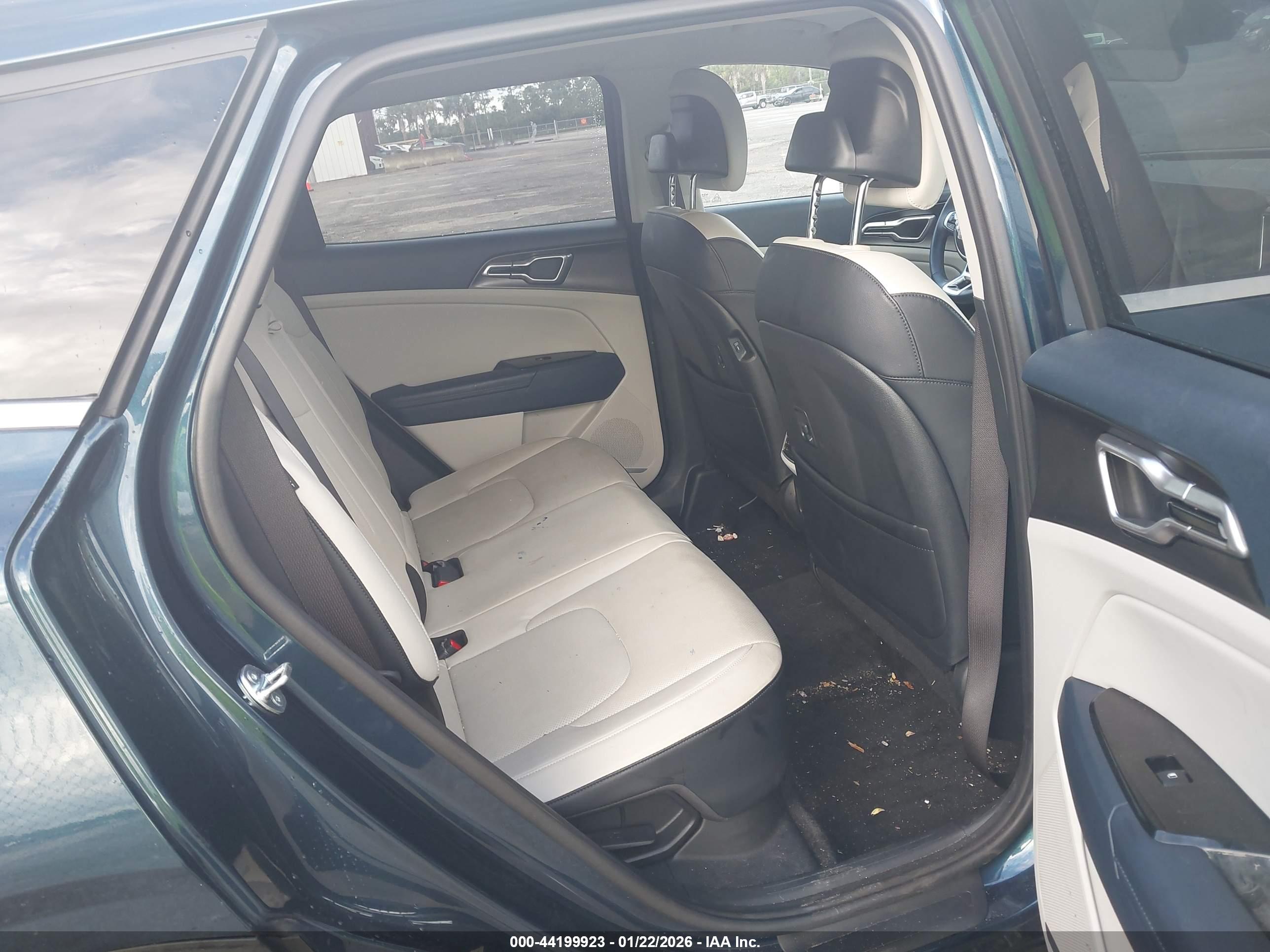 KIA SPORTAGE image 8