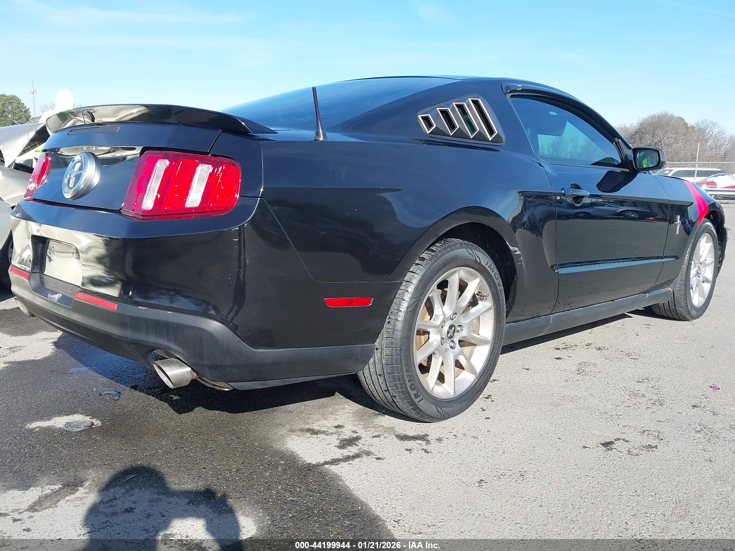 FORD MUSTANG image 4
