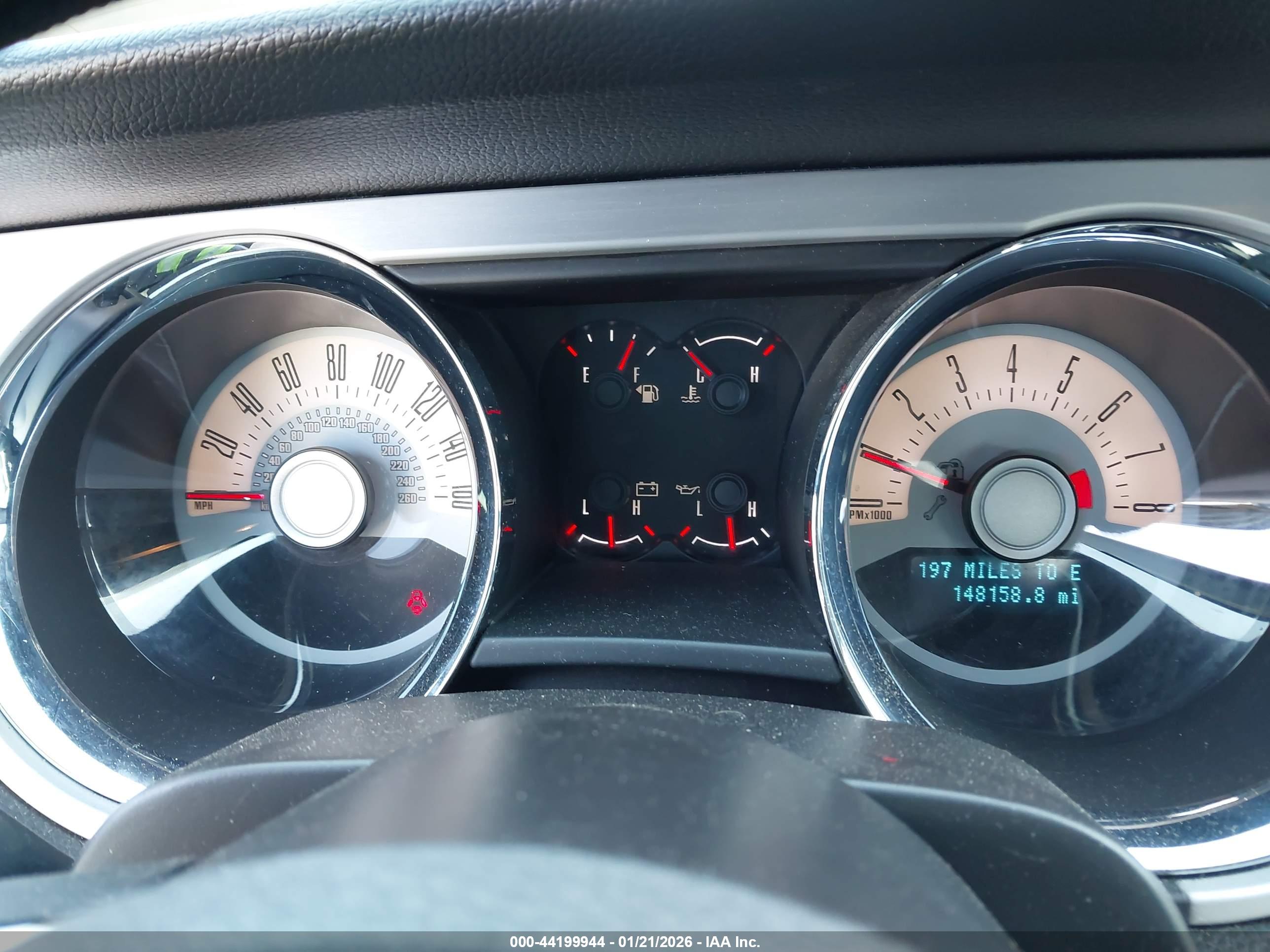 FORD MUSTANG image 7