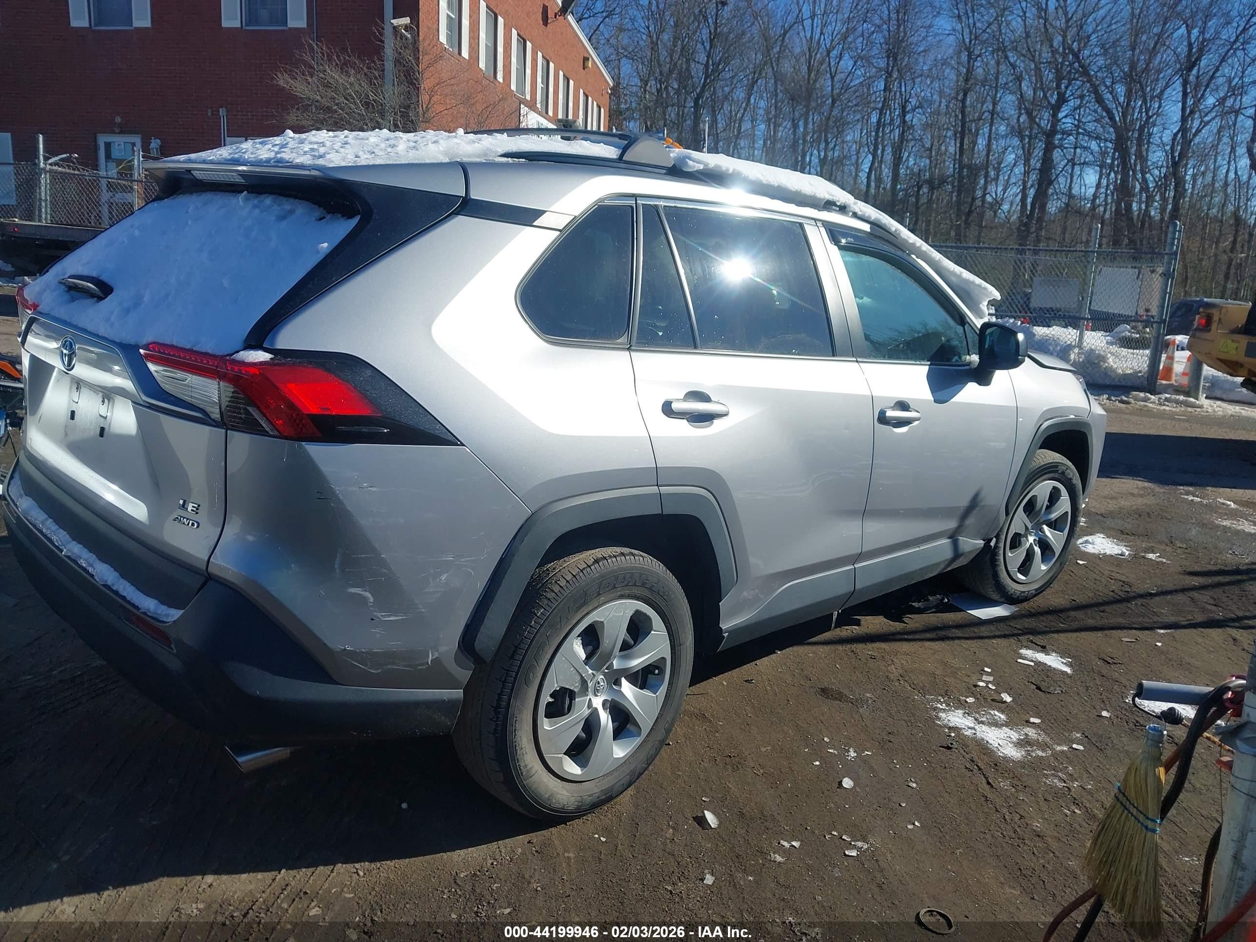 TOYOTA RAV4 image 4