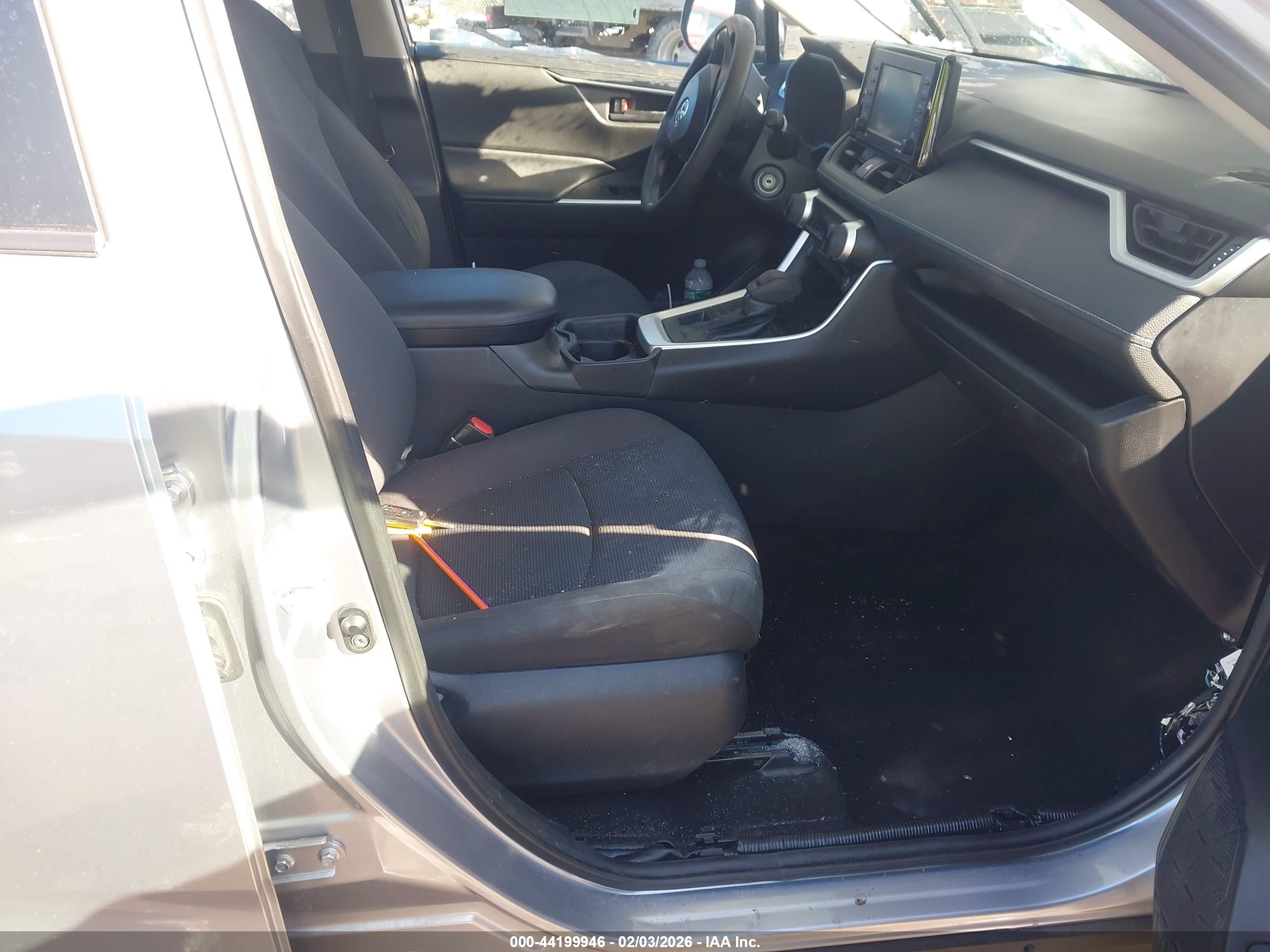 TOYOTA RAV4 image 5