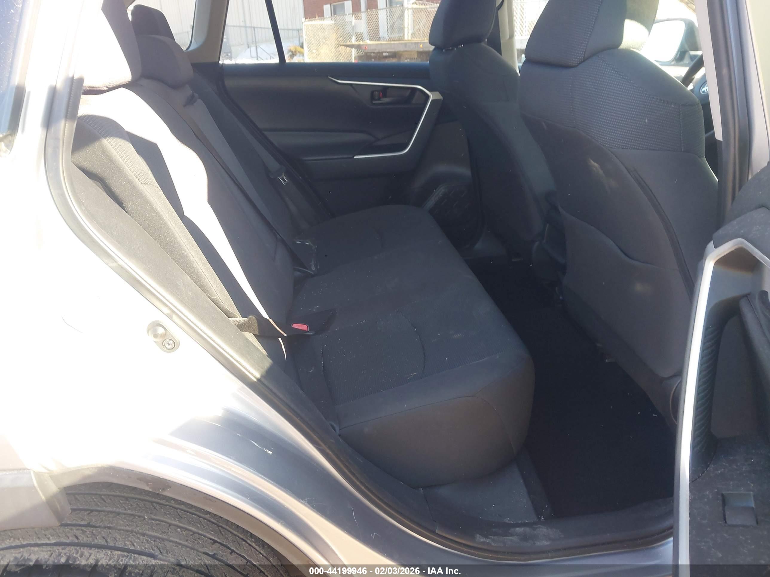 TOYOTA RAV4 image 8