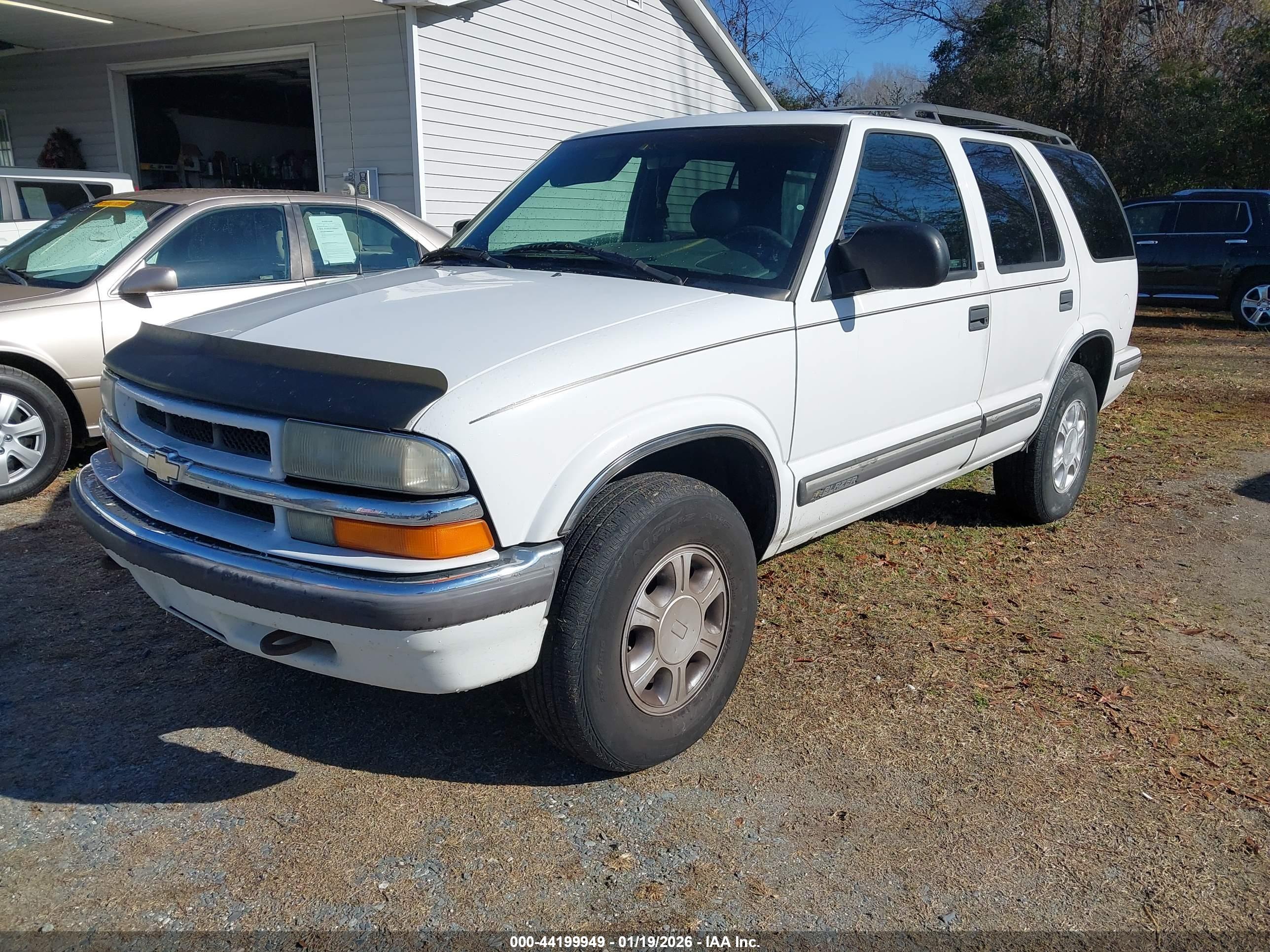 CHEVROLET BLAZER image 2