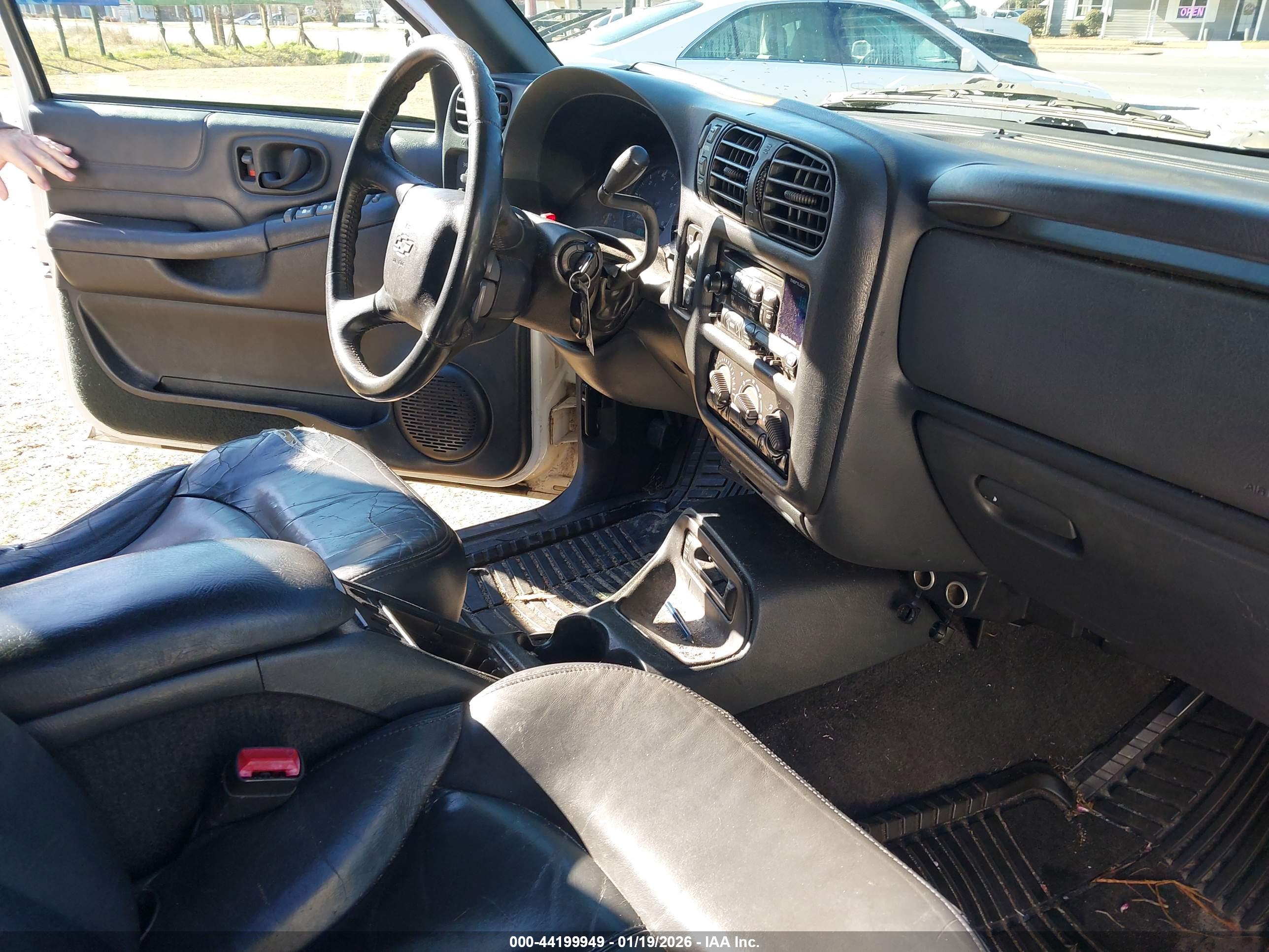 CHEVROLET BLAZER image 5